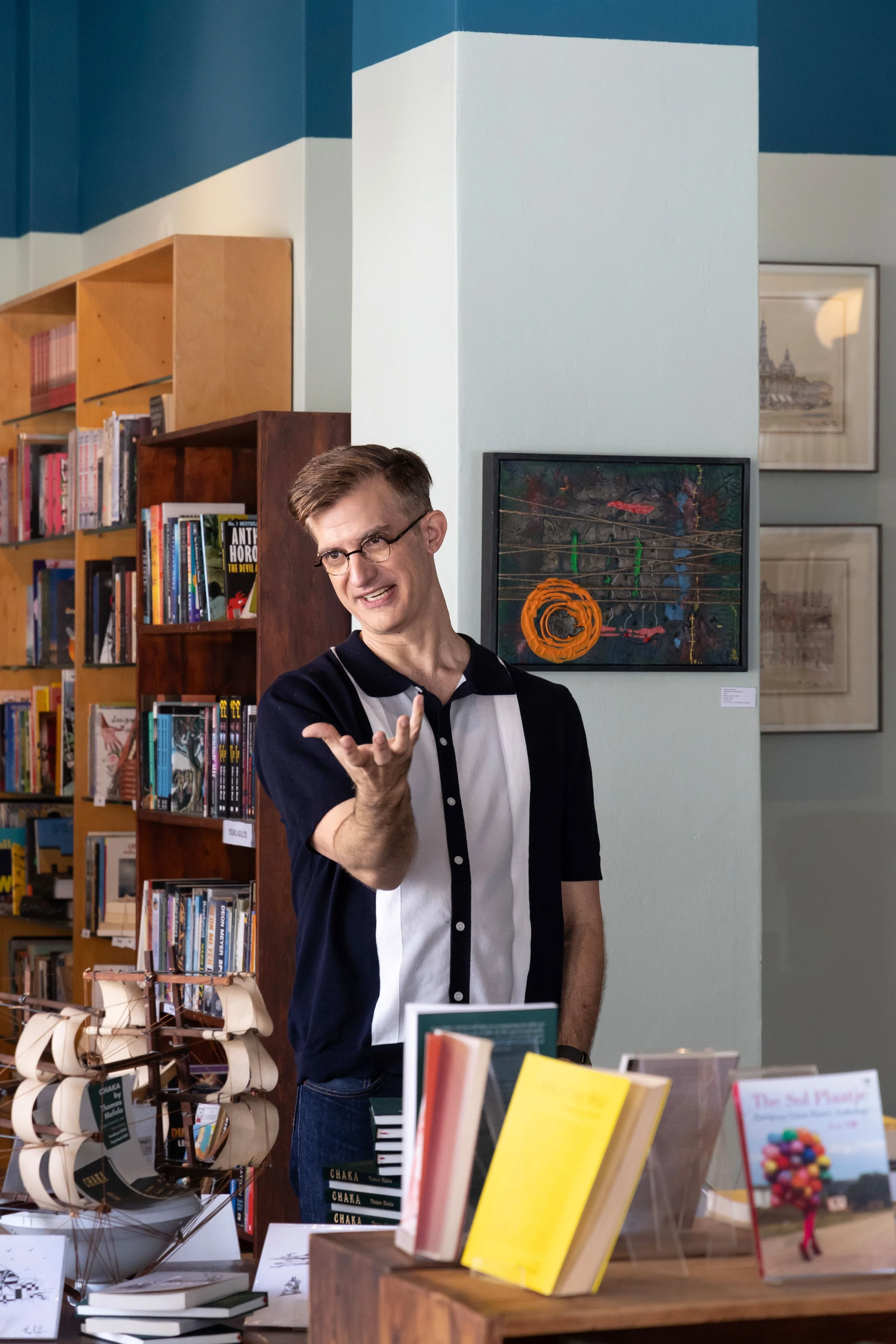 Shea sieht in Johannesburg eine Stadt der Bücher.