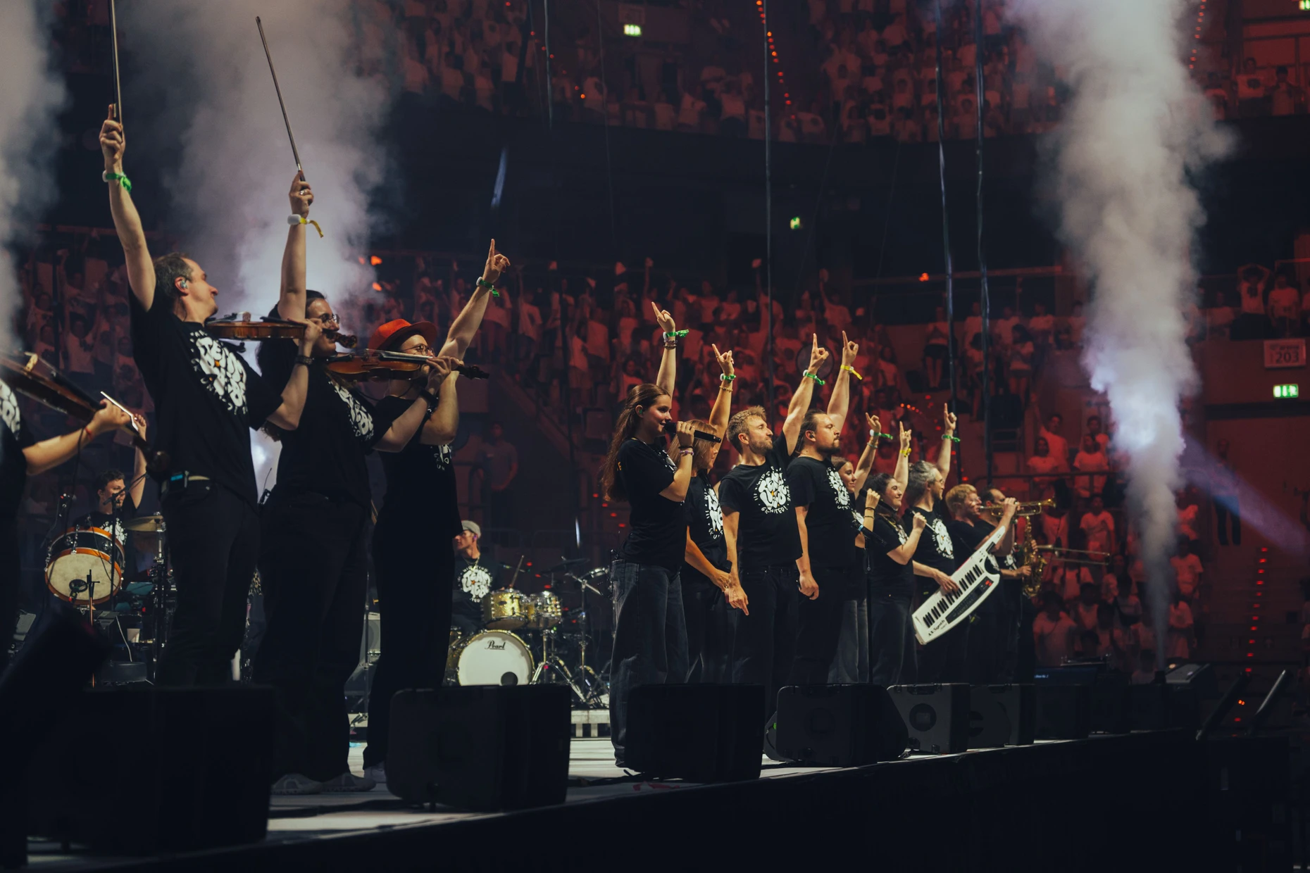 18 Köpfe: Die Band spielt alles live.