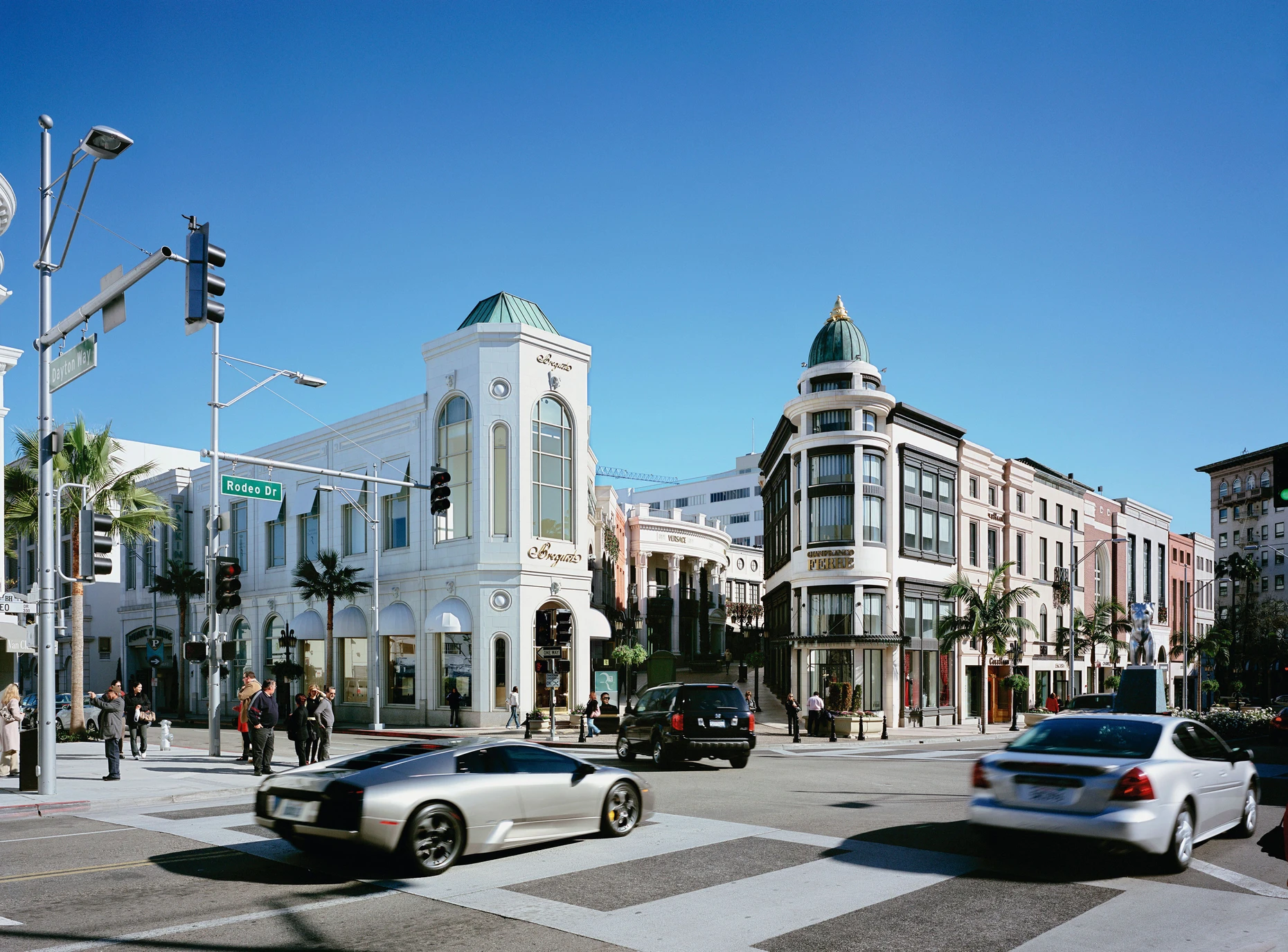 Hier ist alles teuer und erlesen, von der Mode bis zu den Autos: der Rodeo Drive in Beverly Hills.