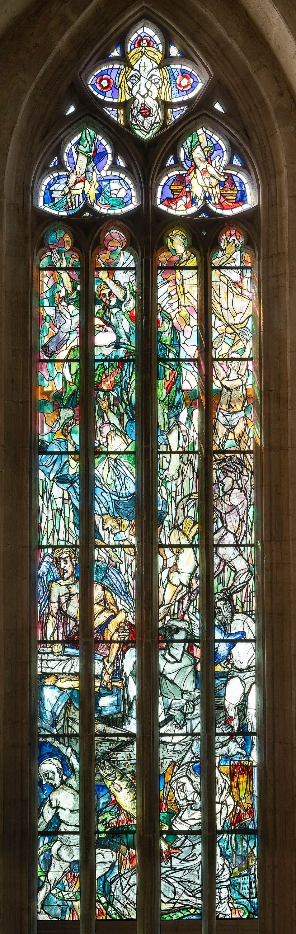 Ein Menschenfischer im Boot, eine Taube wie der Prometheus-Adler und Christus mit den erlösenden Wundmalen, zu dem sich Auferstehende wenden: Auf Markus Lüpertz’ monumentalem Naumburger Fenster mangelt es nicht an alter christlicher Ikonographie.