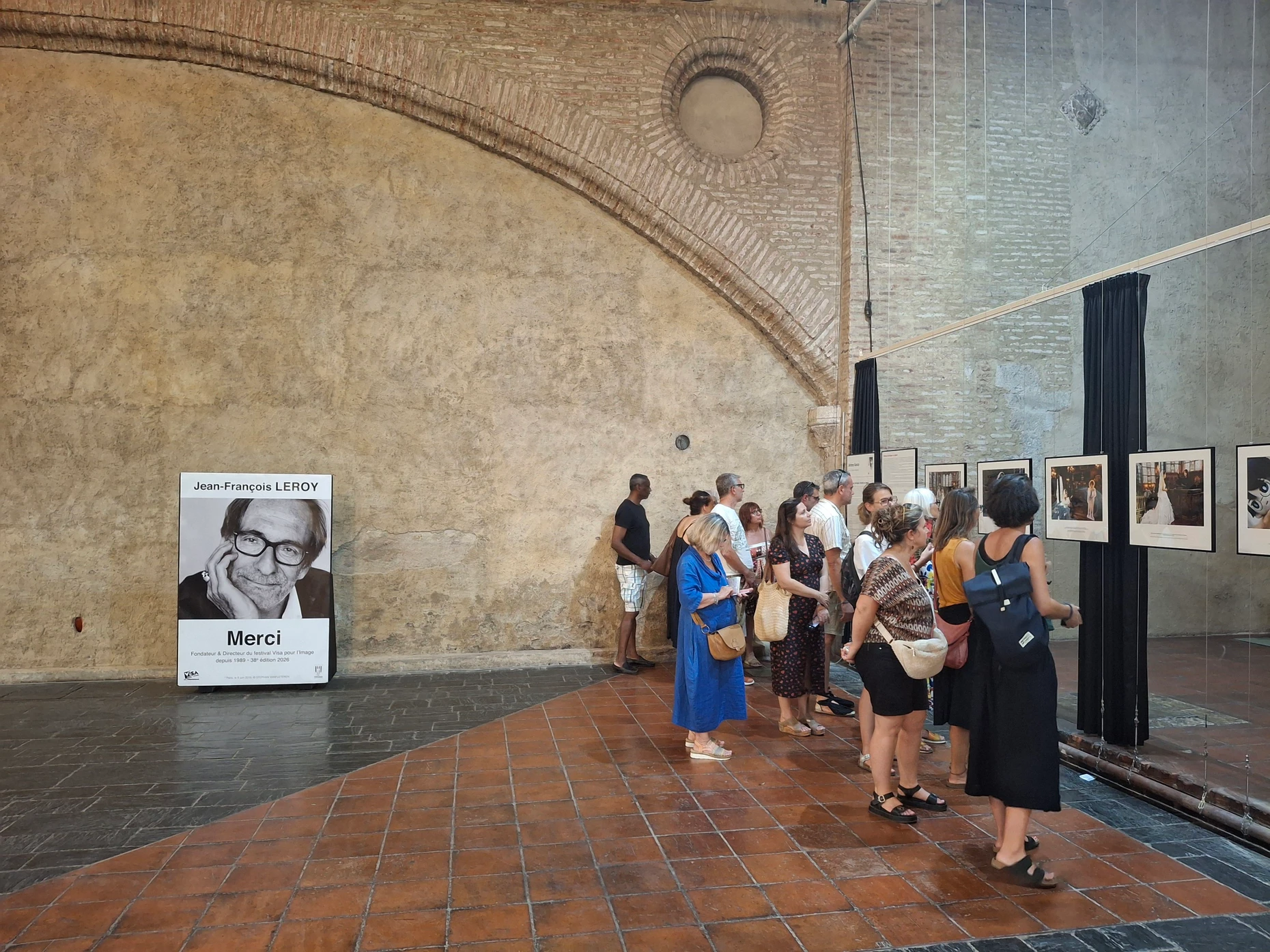 Ein Portrait des Festival-Mitgründers Jean-François Leroy im Ausstellungsraum Église des Dominicains