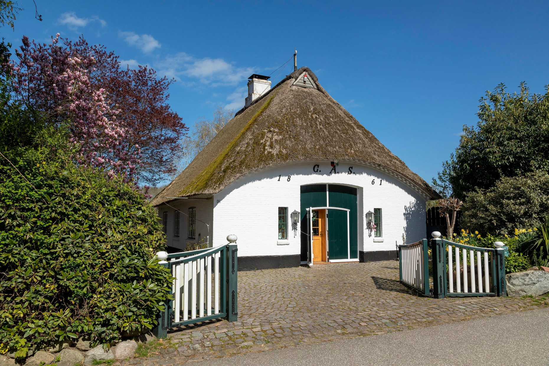 Postkartentauglich: Reetdachhaus in Sieseby