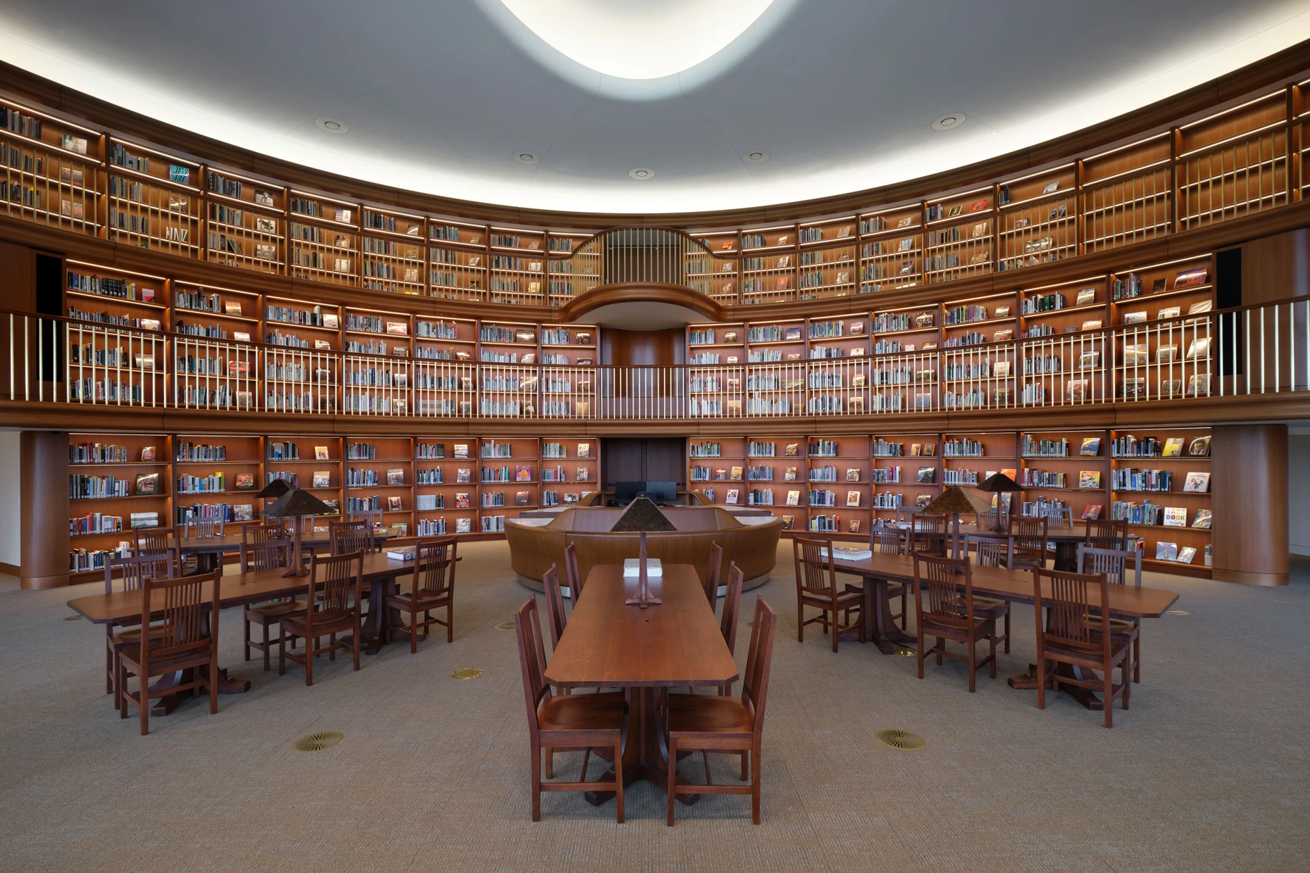 Zurück in die Zukunft: Forschungsstoff für Jahrzehnte in der allen offenstehenden Bibliothek des Lucas Museums
