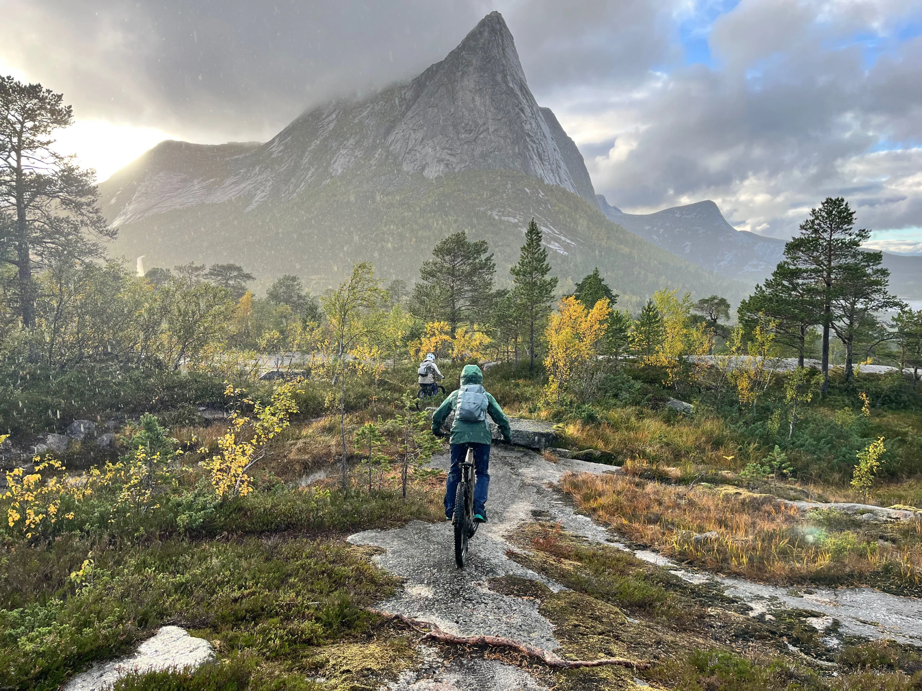 Fjord ist ihr Hobby: Mit Segelyacht durch die Lofoten
