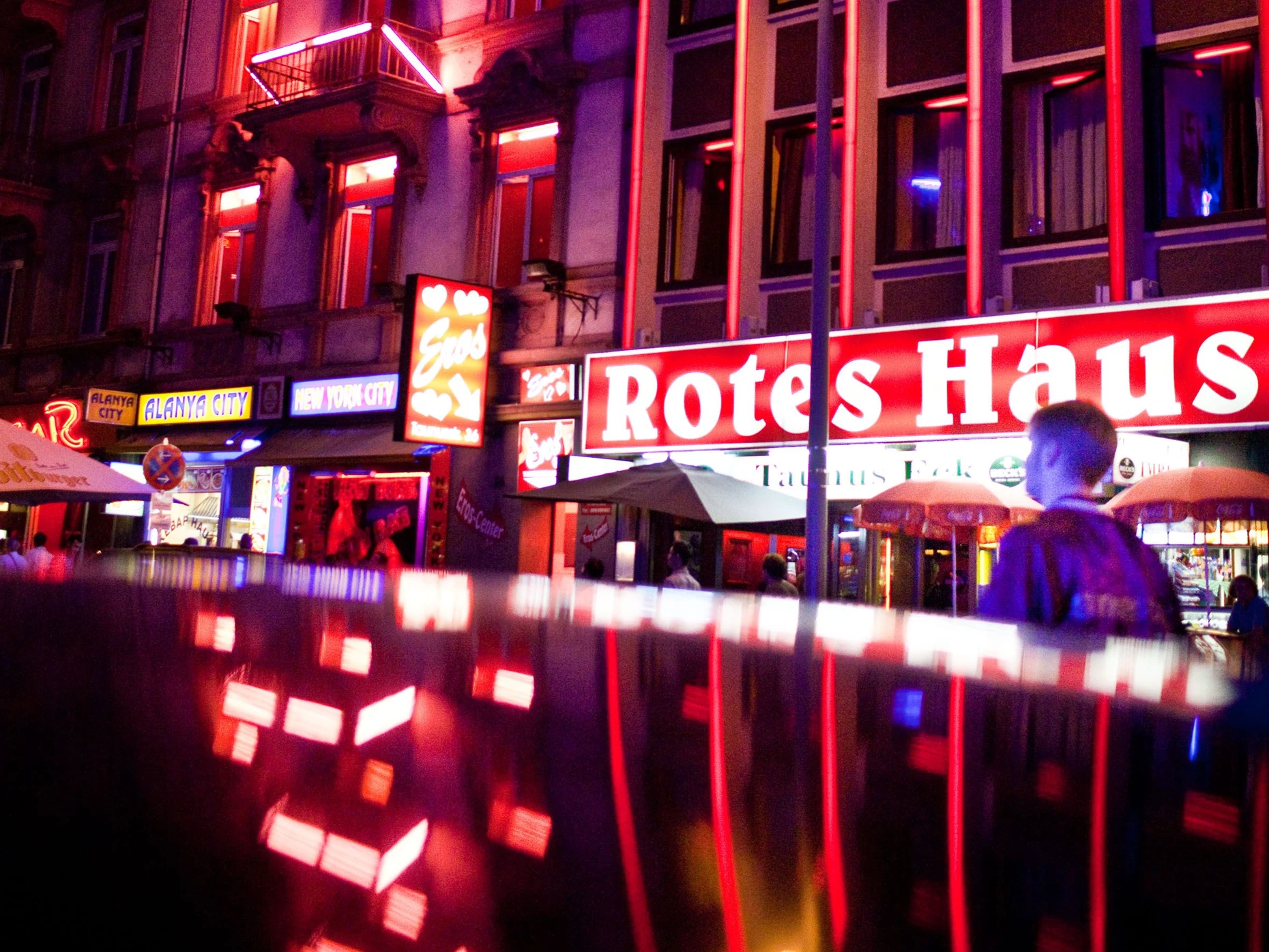 Eines der größten Bordelle im Bahnhofsviertel: das „Rote Haus“ von Christian Eckerlin