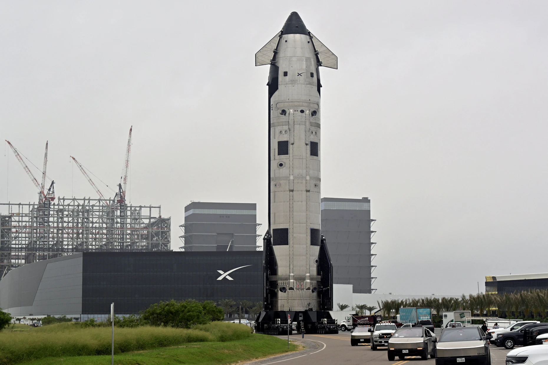 Los astronautas de la NASA tienen previsto aterrizar en la Luna por primera vez en 2029 con el Starshiph de SpaceX. El cohete más grande lanzará su duodécimo vuelo de prueba no tripulado el viernes.