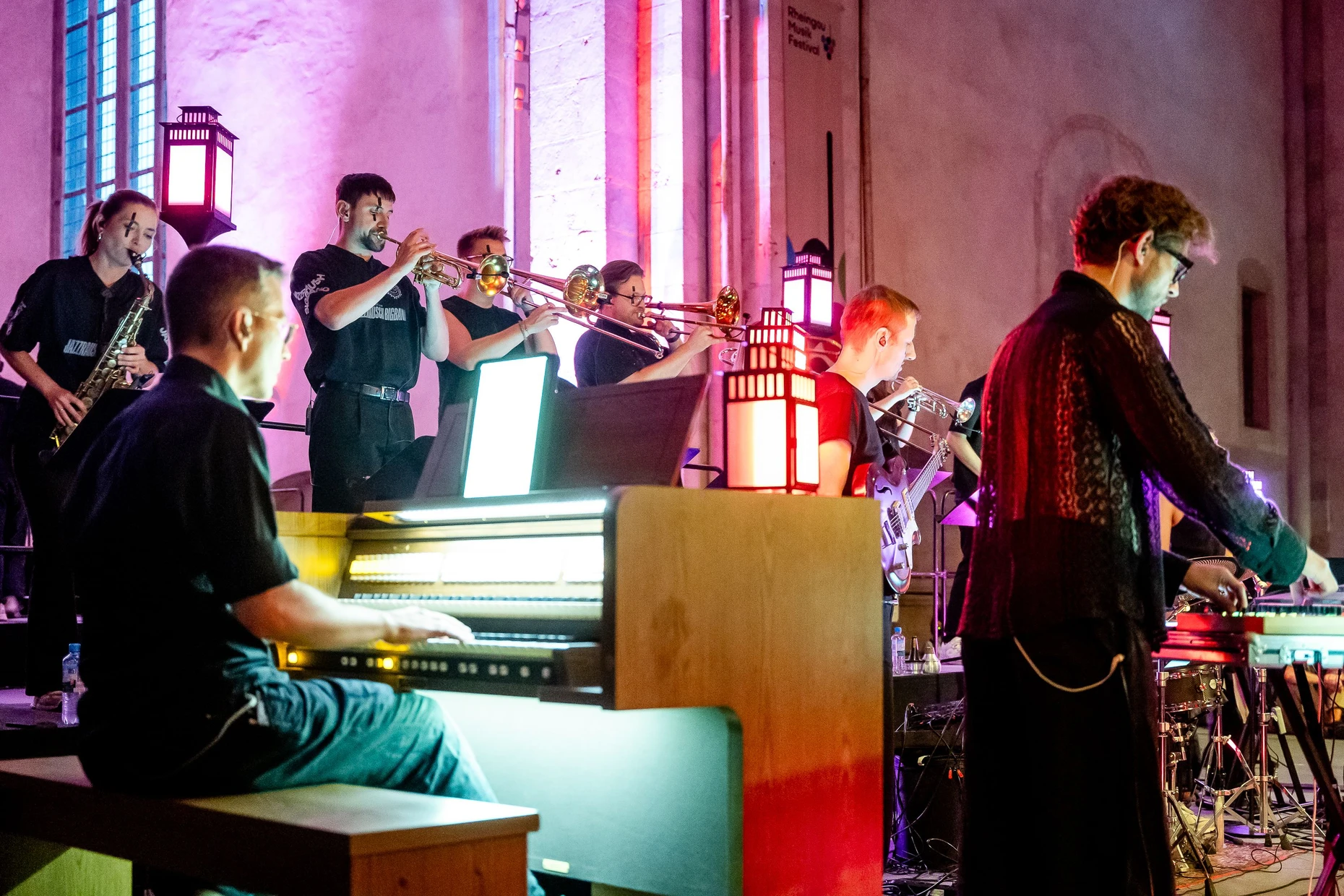 Techno meets Kirche: Jazzrausch Bigband im Kloster Eberbach