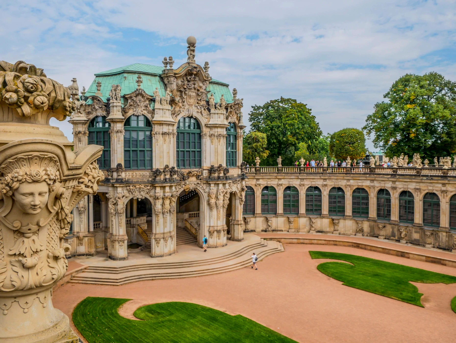 Augusts Gesamtkunstwerk: der Zwinger in Dresden, vollendet unter seinen Nachfolgern