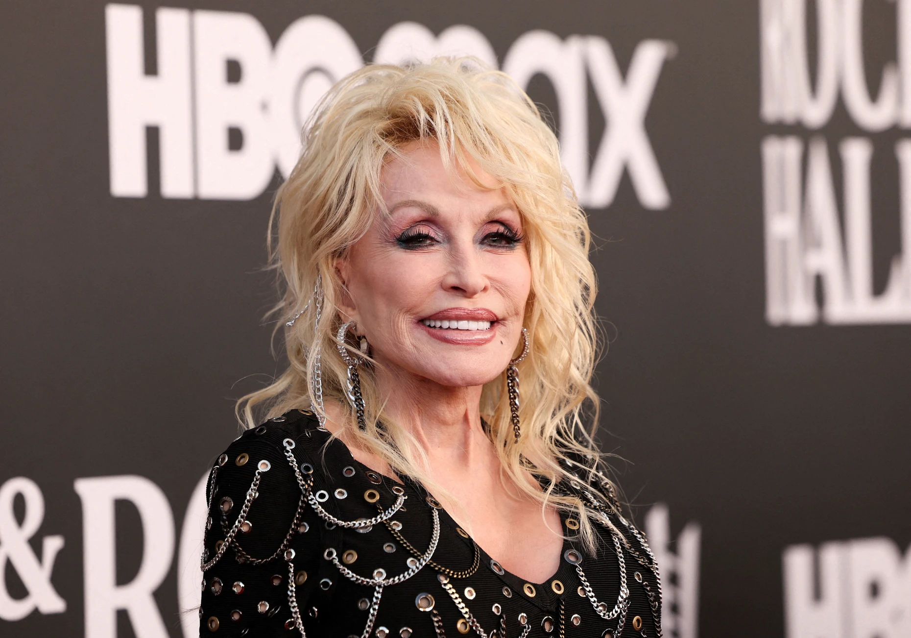 Dolly Parton bei der Aufnahmezeremonie der Rock & Roll Hall of Fame 2022.