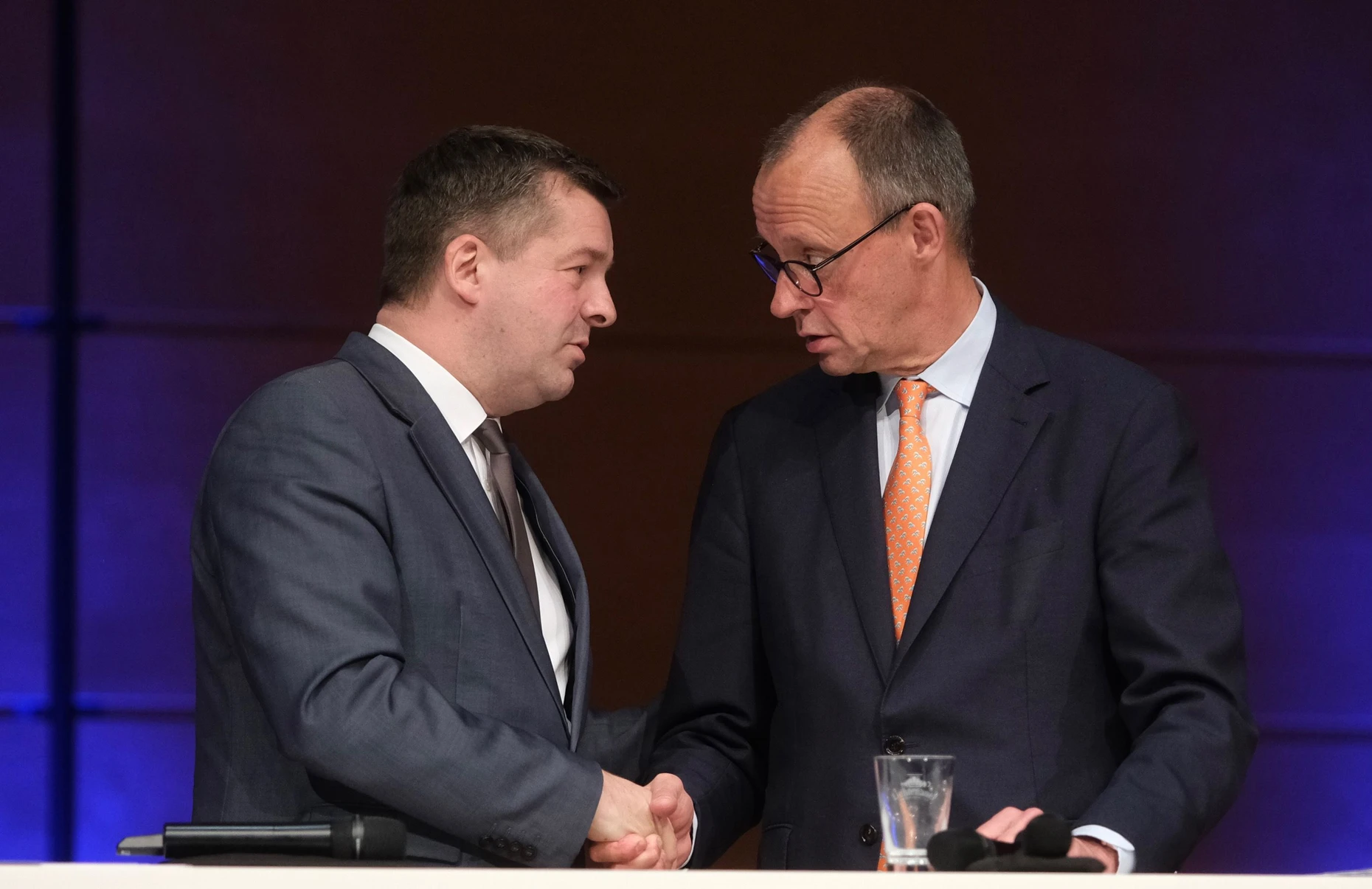 Kein Rückenwind aus Berlin: Sven Schulze und Friedrich Merz beim Neujahrsempfang der IHK Halle-Dessau