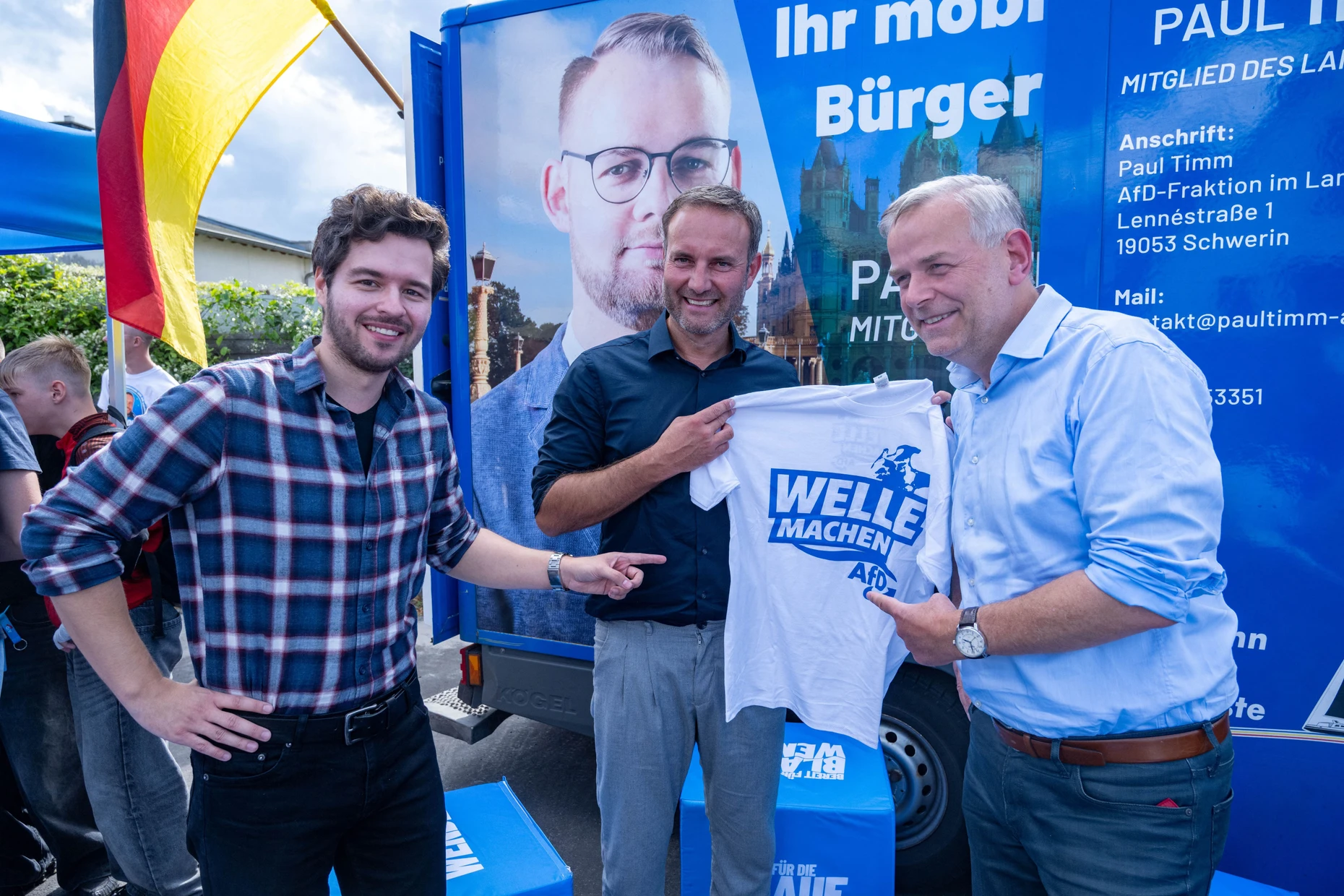 „Die Leute haben die Schnauze voll“: Dario Seifert, AfD-Generalsekretär in Mecklenburg-Vorpommern, Enrico Schult, AfD-Spitzenkandidat, und Leif-Erik Holm, AfD-„Ministerpräsidentenkandidat“ in Garz auf der Insel Rügen (v.l.n.r.)