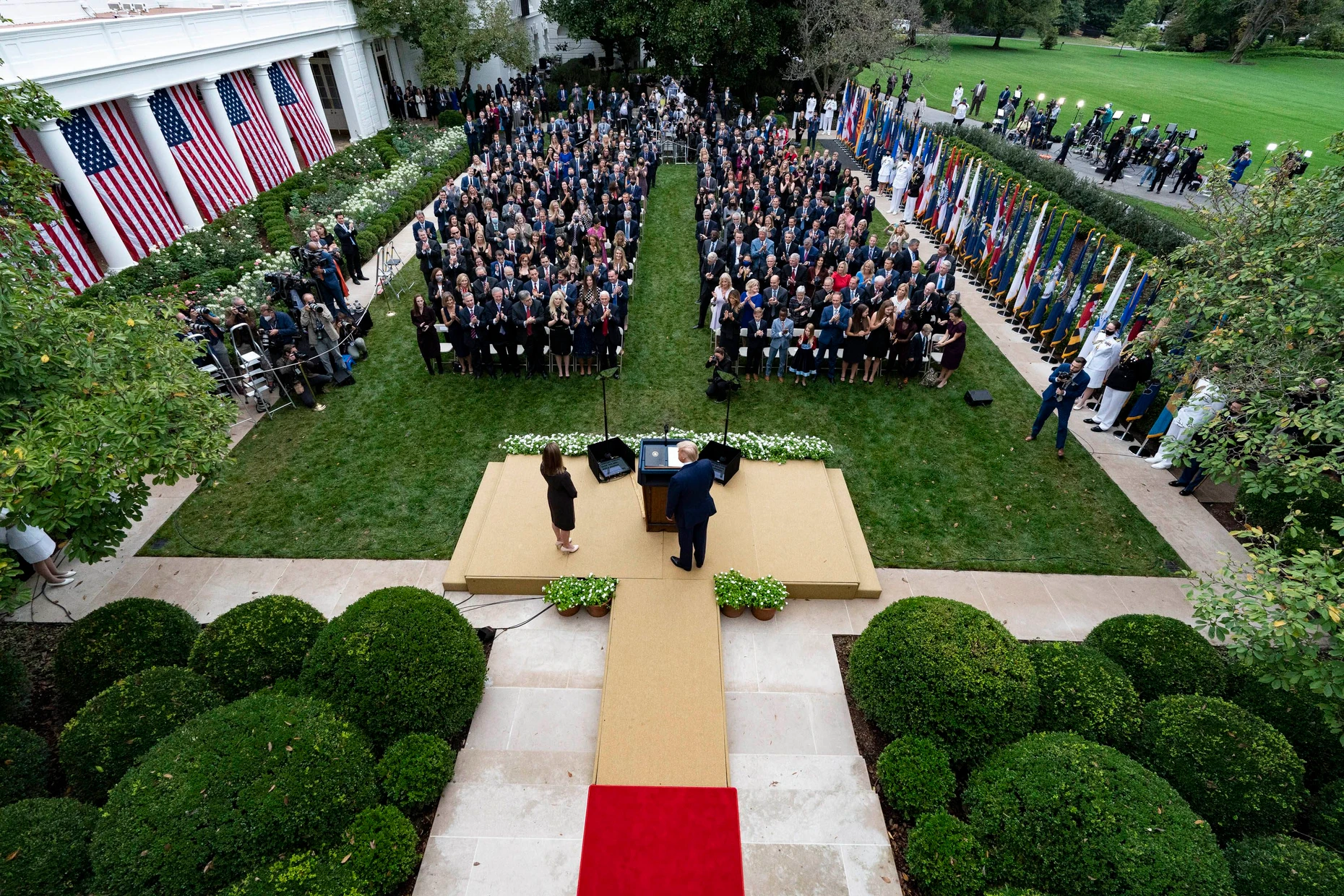 So war es: Der Rosengarten am Weißen Haus, hier auf einer Aufnahme aus dem September 2020, als Trump eine Pressekonferenz hielt.