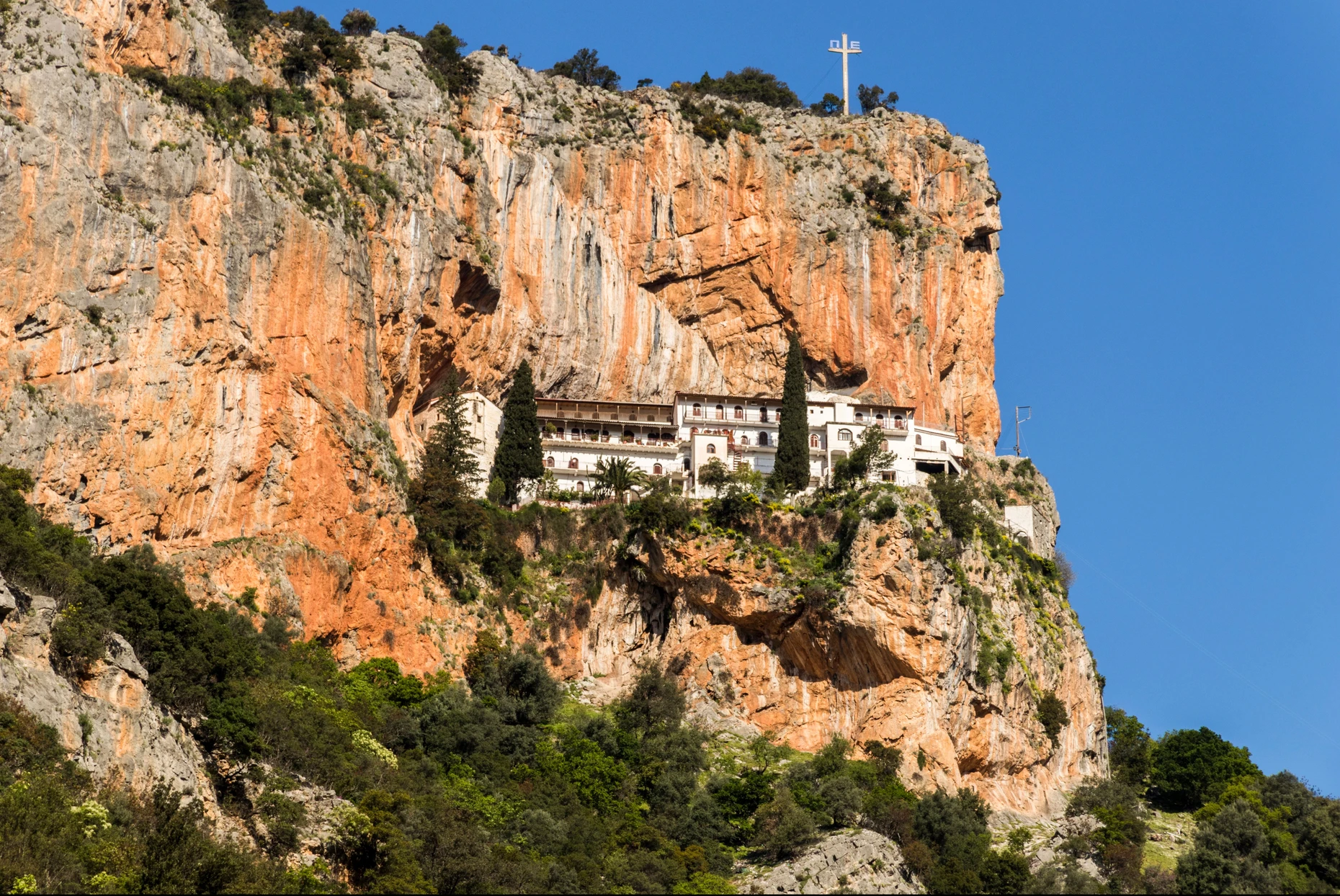 Eine Gottesburg wie ein Adlerhorst: das Kloster Elona bei Kosmas