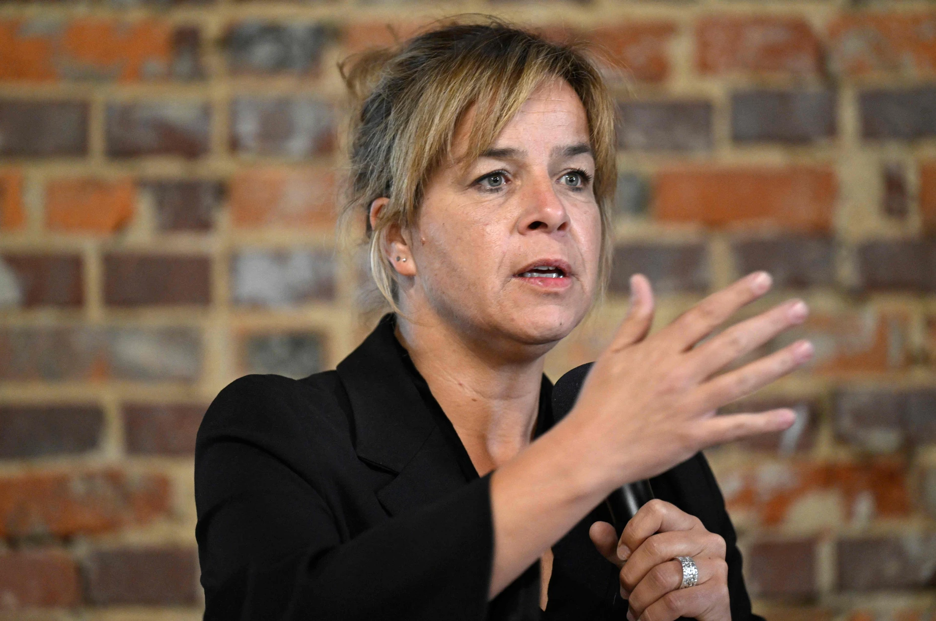 Mona Neubaur (Grüne) ist Ministerin für Wirtschaft, Industrie, Klimaschutz und Energie des Landes Nordrhein-Westfalen und stellvertretende Ministerpräsidentin.