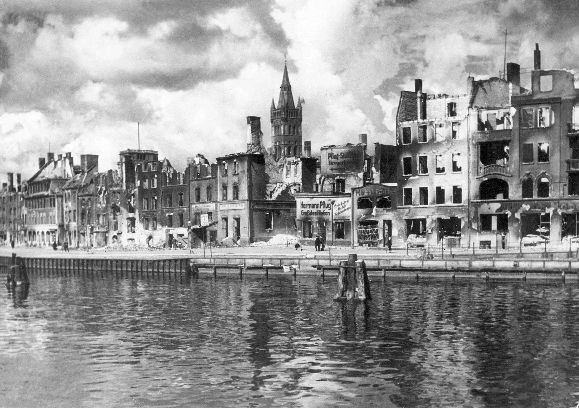 Das zerstörte Königsberg (Ostpreussen) nach einem Luftangriff im August 1944