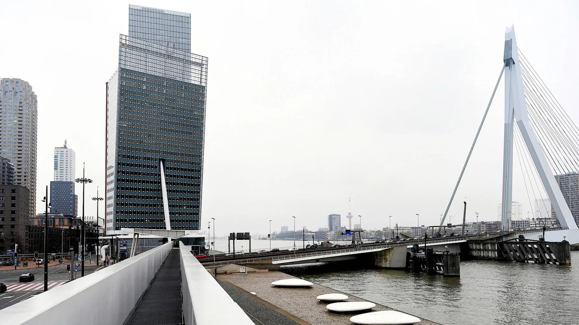 Die Unternehmenszentrale von KPN in Rotterdam in den Niederlanden. Am Montagabend hatte ein Ausfall des KPN-Netzes zu einem landesweiten Telefonnetzausfall gesorgt.