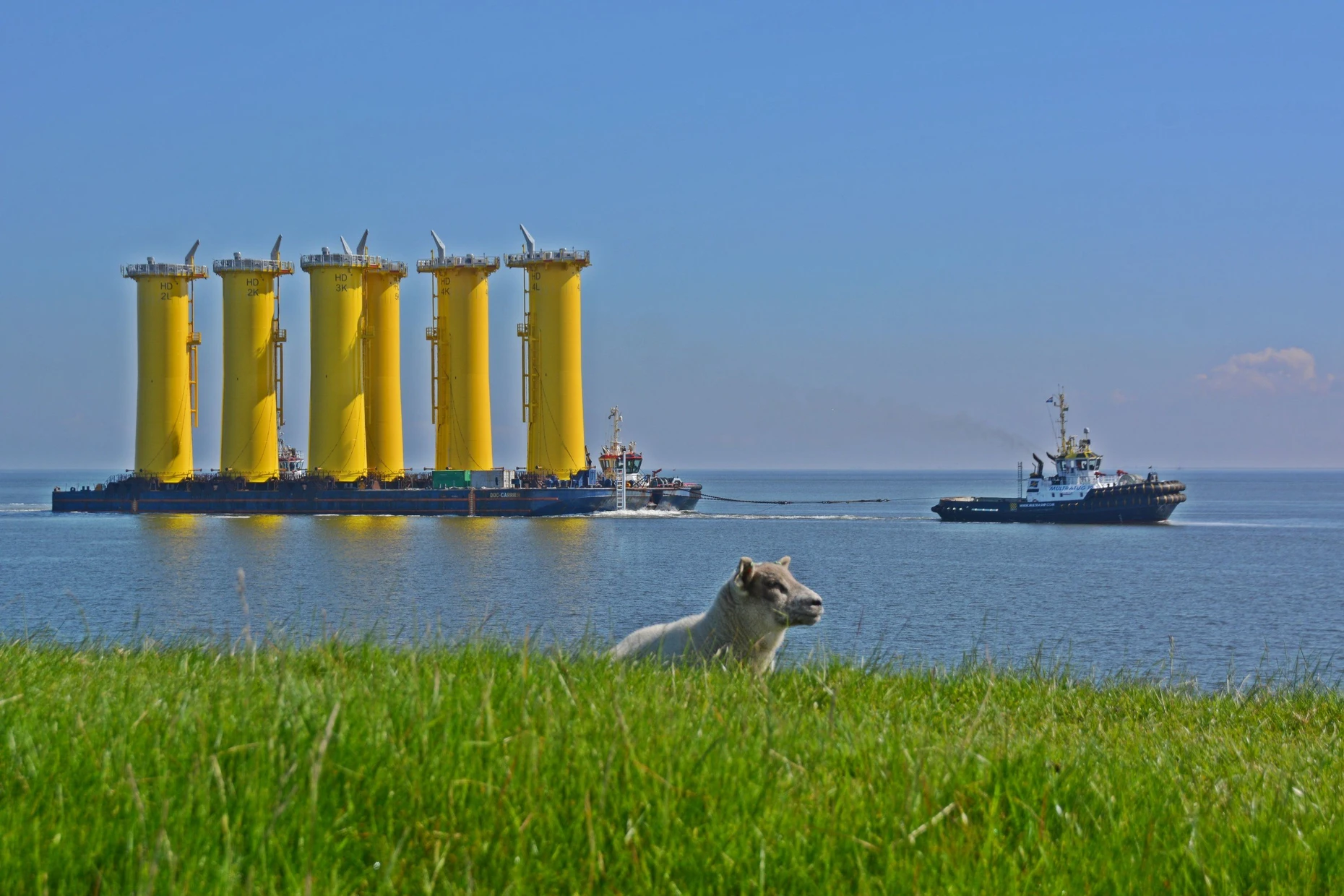 Der Windpark He Dreiht wird gerade vor Borkum gebaut.