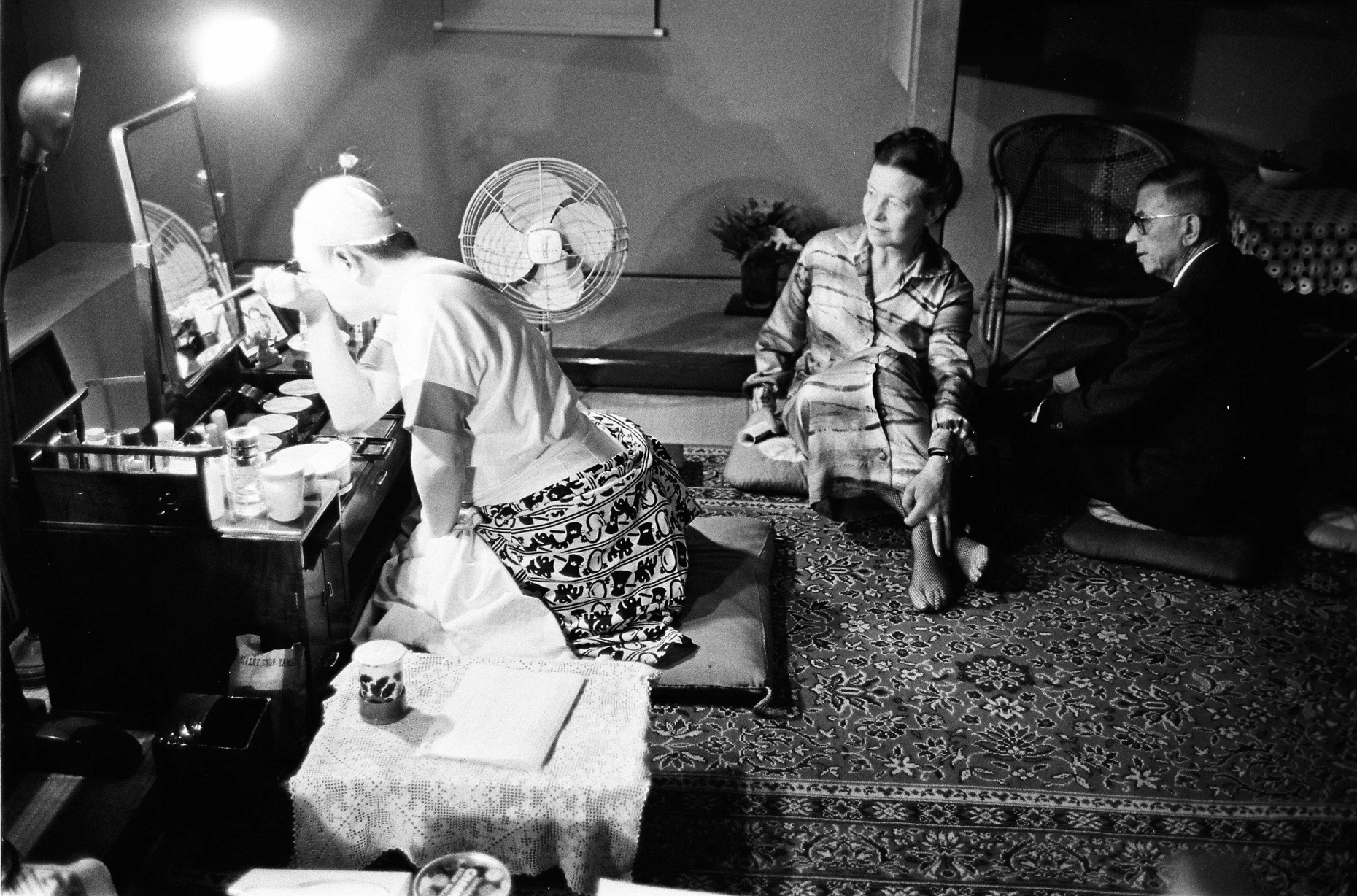 Hätte er die Frauenrolle angenommen, wäre es schlimm um ihn gestanden: Bei Sartres Besuch im Kabukiza-Theater am 21. September bestand diese Gefahr nicht.