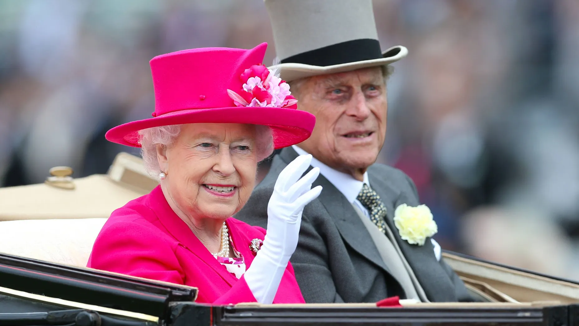 Großbritanniens Königin Elisabeth II., 89 Jahre alt, kommt am 23. Juni zum fünften Mal nach Deutschland. Begleiten wird sie ihr Gatte, der 94 Jahre alte Prinz Philip. Mit einer Amtszeit von bereits mehr als 60 Jahren ist die Queen heute Europas dienstälteste Königin. Im September würde sie den Rekord ihrer Ur-Ur-Großmutter Victoria von 63 Jahren und 216 Tagen auf dem Thron brechen. Kein britischer Monarch hat dann länger regiert als sie.