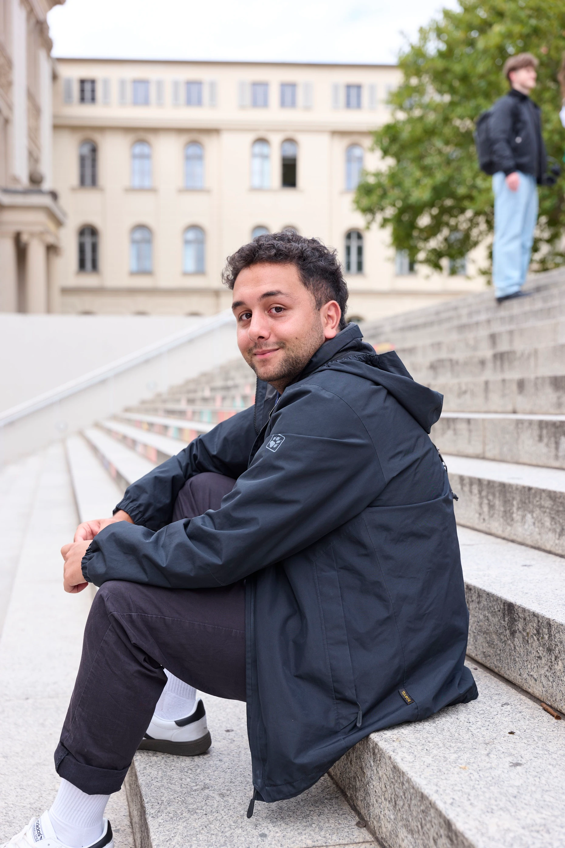 Musa Yilmaz auf dem Universitätsplatz in Halle