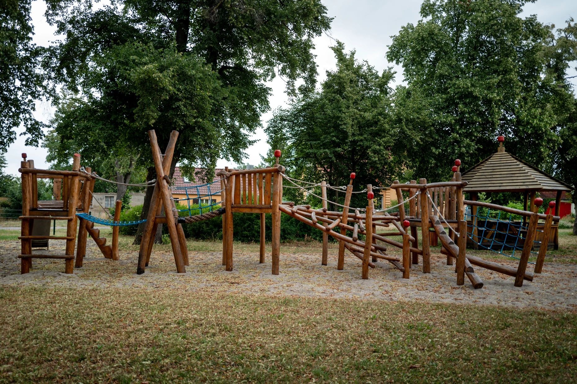 Wovon viele Städter nur träumen können: Abenteuerspielplatz in Juli Zehs Dorf im Havelland