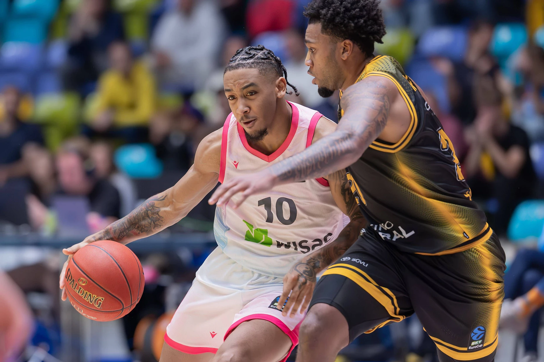 Treffsicher: Judah Mintz (links) war mit 16 Punkten Frankfurts Topscorer.
