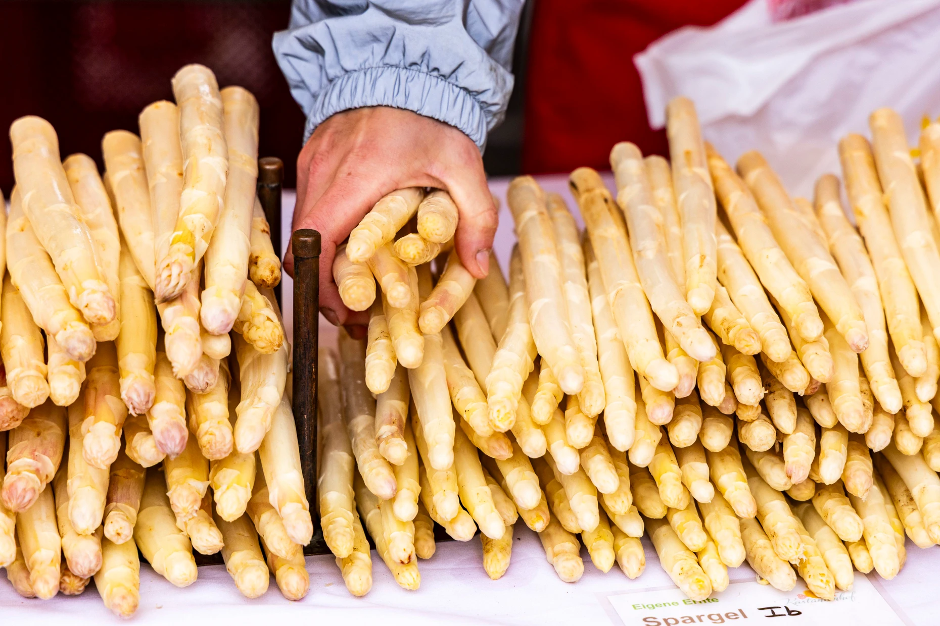Derzeit besonders gefragt: Spargel aus regionalem Anbau