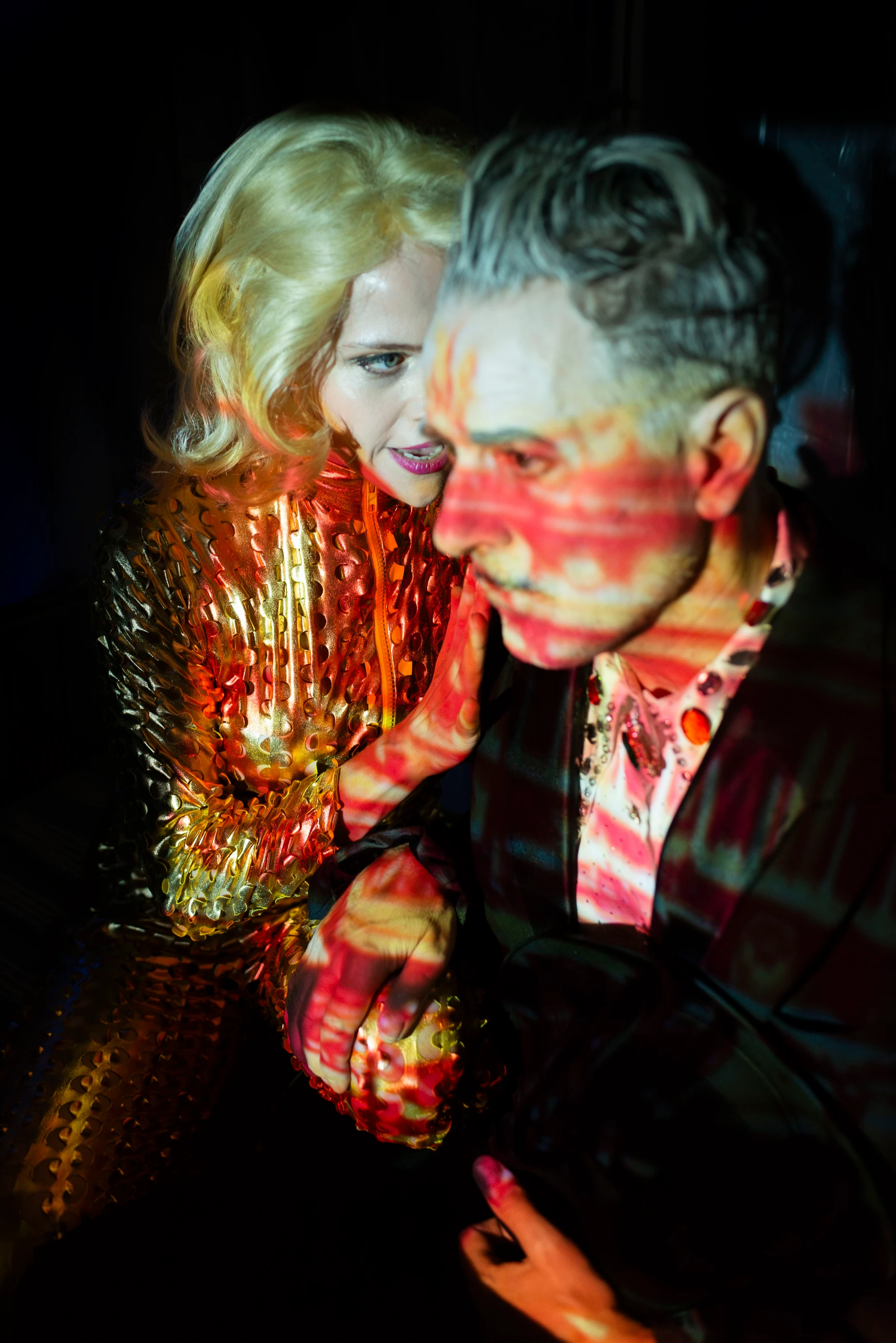 Von innen her rührt seine Radikalität: Lili Epply und Jens Harzer in „Mephisto“