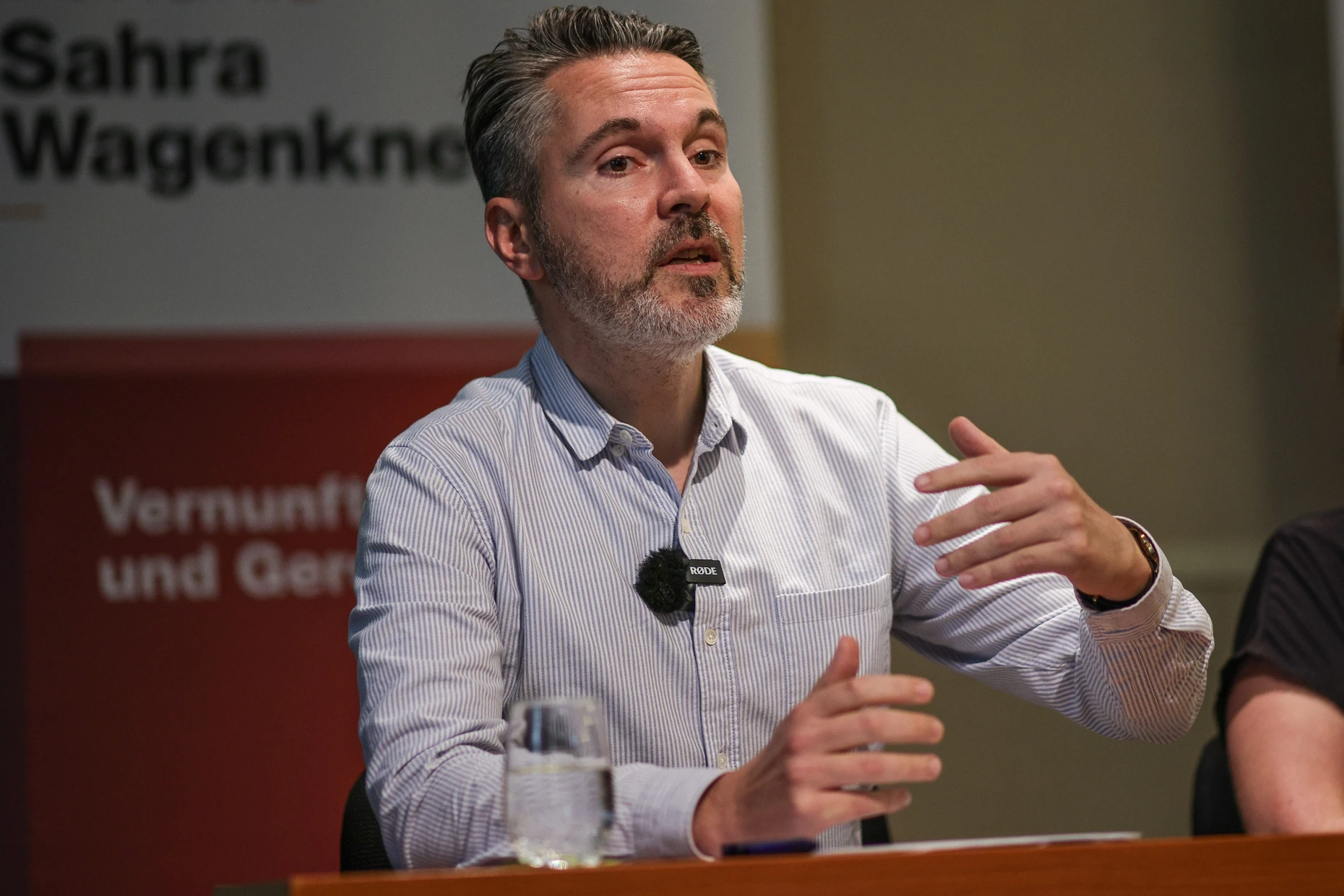 Der „heißeste Wahlkampf“: Fabio De Masi spricht auf der Pressekonferenz zum Auftakt .