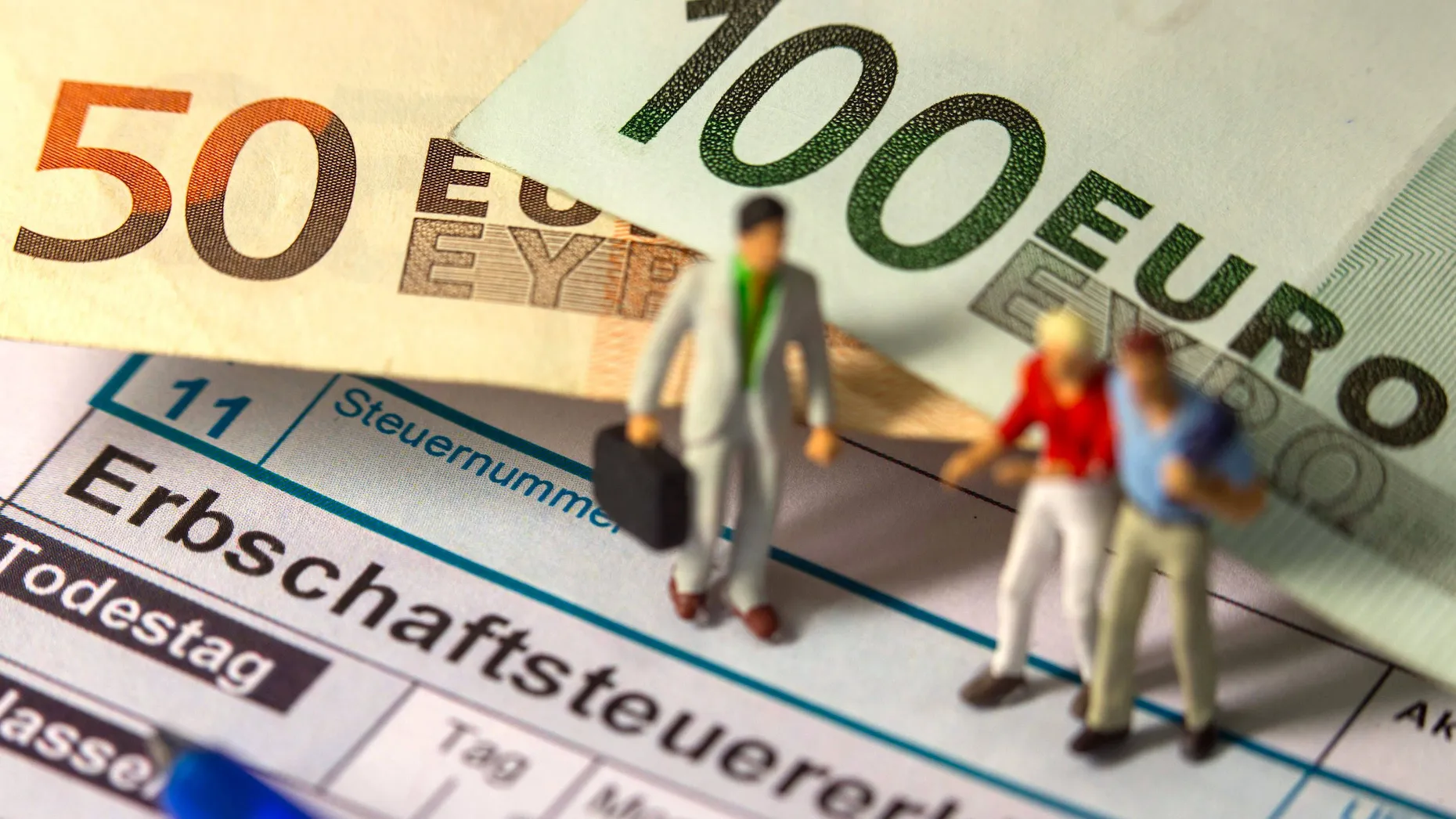 Viele Menschen verlassen sich bei der Vermögensbildung auf eine Erbschaft oder eine Schenkung.