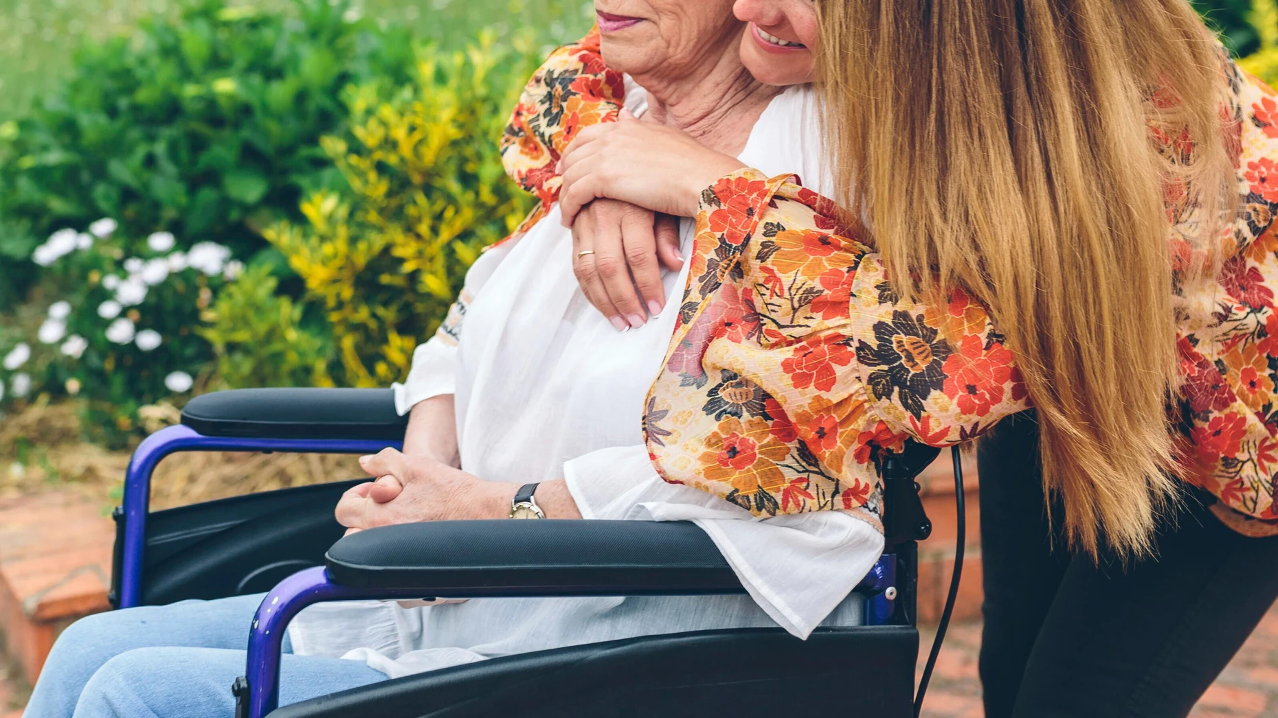 Wer Pflegekosten für seine Eltern übernimmt, kann diese unter bestimmten Voraussetzungen steuerlich geltend machen.