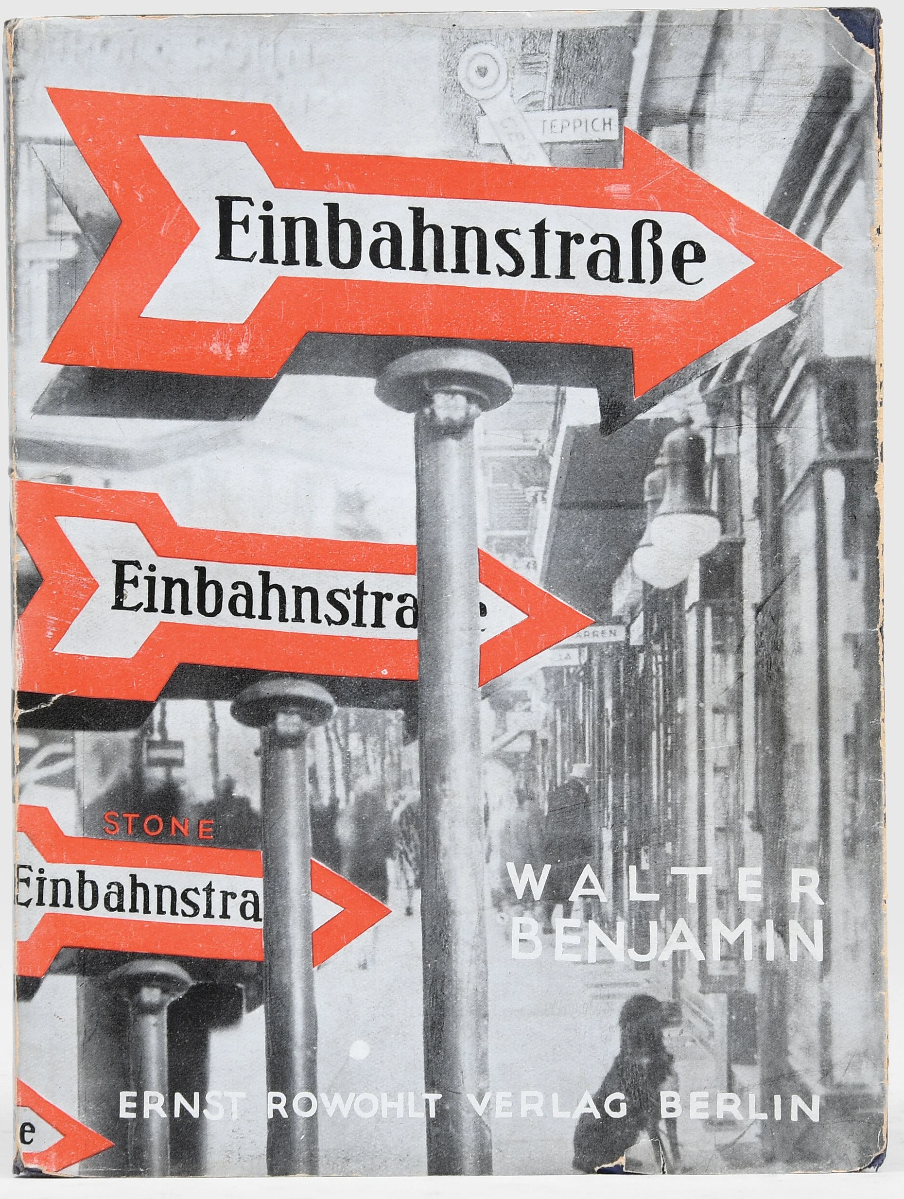 Eine von vielen Erstausgaben auf der Messe: Walter Benjamin, „Einbahnstraße“, erschienen 1928 bei Ernst Rowohlt in Berlin, zu erwerben beim Antiquariat Peter Harrington
