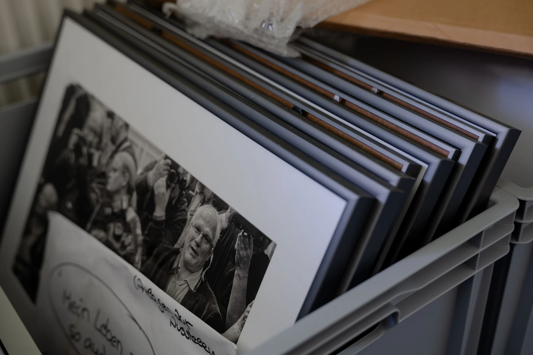 Regelmäßig finden in der Hattersheimer Wohnungsloseneinrichtung Kulturveranstaltungen statt. Ein besonderer Coup war die Ausstellung mit Fotos von Armin Rohde.