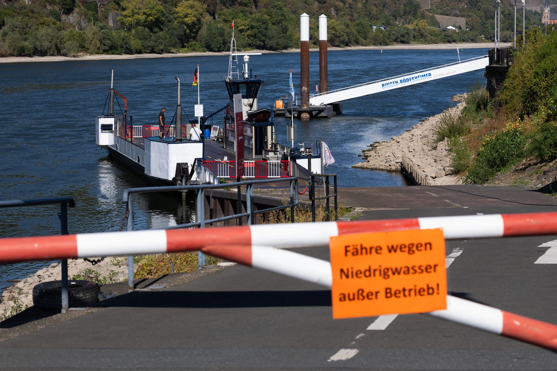 Kevin Kilps Arbeitsplatz: Die Autofähre ist aufgrund des Niedrigwassers außer Betrieb.