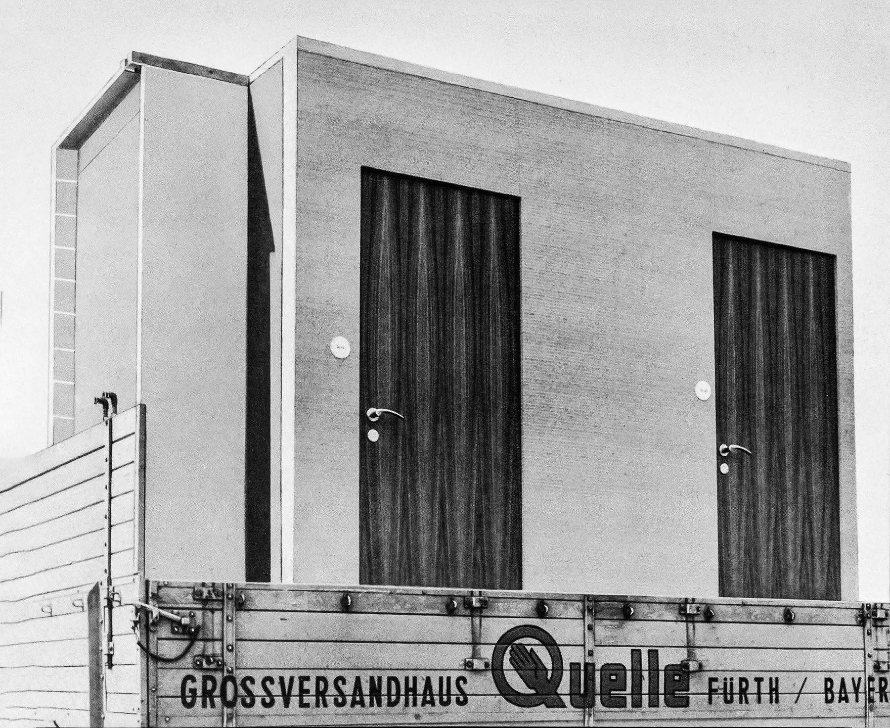 Quelle-Fertighaus: Transport einer vorgefertigten Installationszelle, 1962