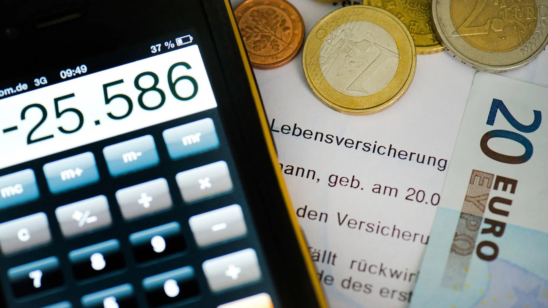 Welche Versicherung rechnet sich noch? Keine leichten Zeiten in der Altersvorsorge