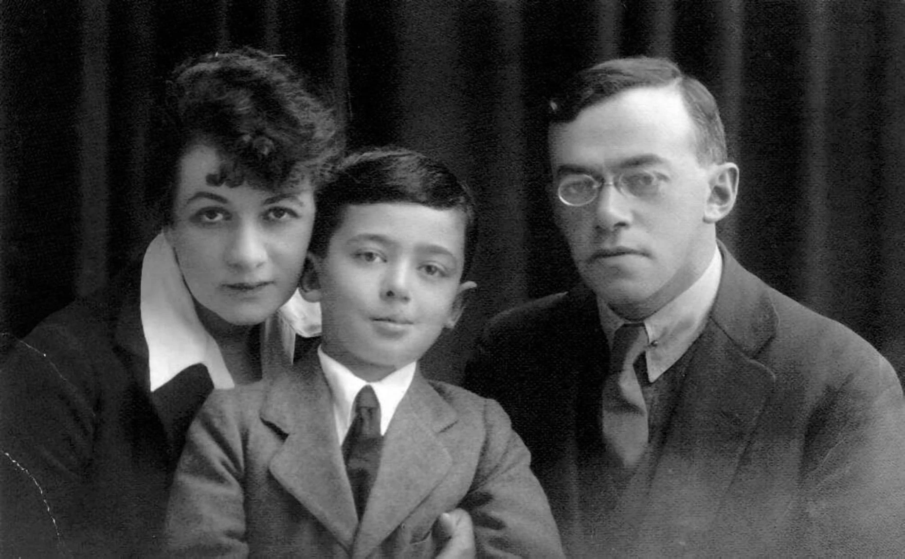 Zeev Jabotinsky mit seiner Ehefrau Johanna und dem Sohn Ari