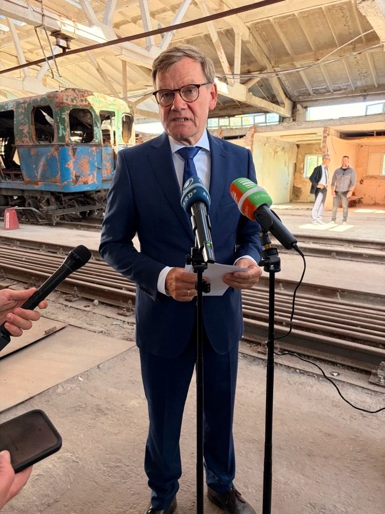 Außenminister Wadephul am Sonntag in einem U-Bahn-Depot in Charkiw
