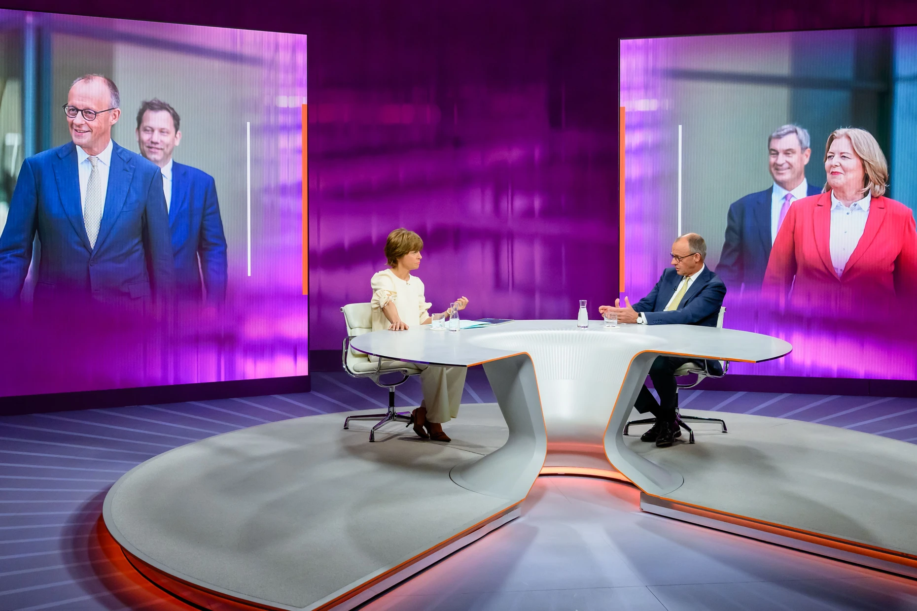 Voll des Lobes für sein Kabinett: Kanzler Merz spricht vom „Gesamtkunstwerk“