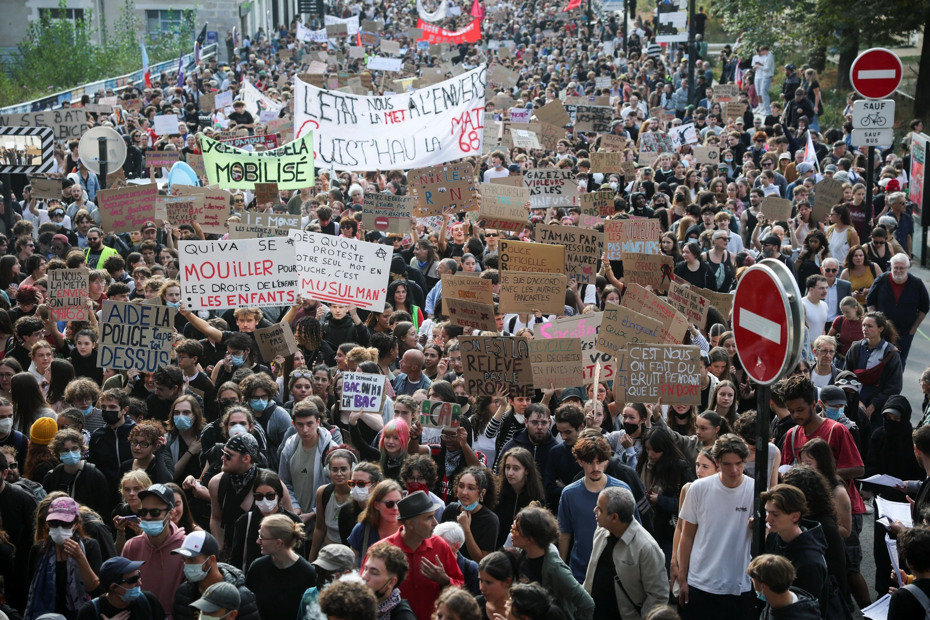 Schüler und Studenten nehmen am Dienstag an einer Demonstration in Nantes teil.
