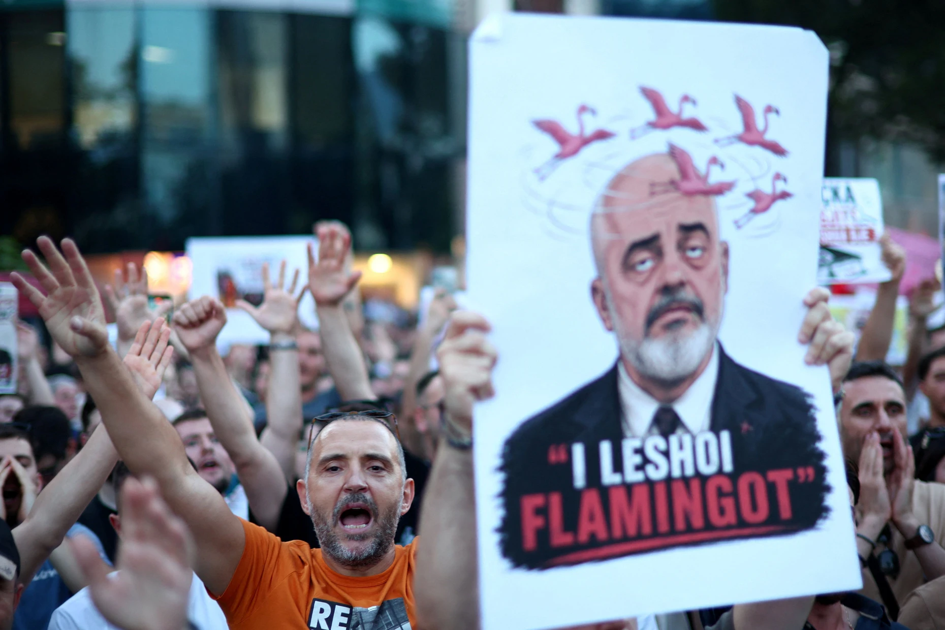 Demonstranten in Tirana fordern Ramas Rücktritt.