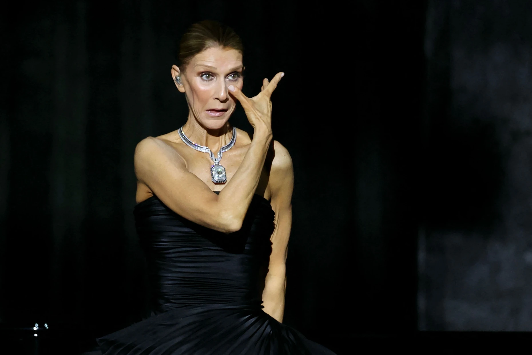 Bei ihrem Comeback konnte sich Céline Dion eine Träne nicht verkneifen.
