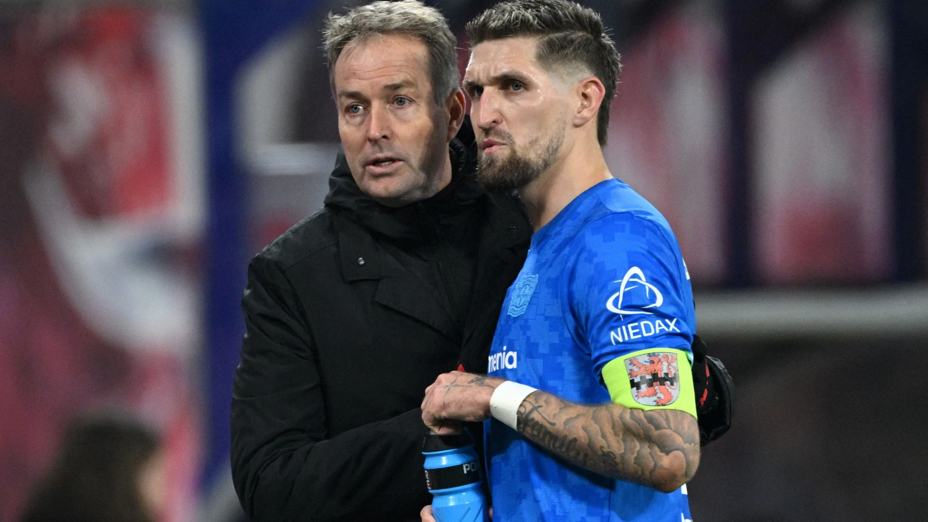 Kommt nicht zur Eintracht: Leverkusens Robert Andrich (rechts).
