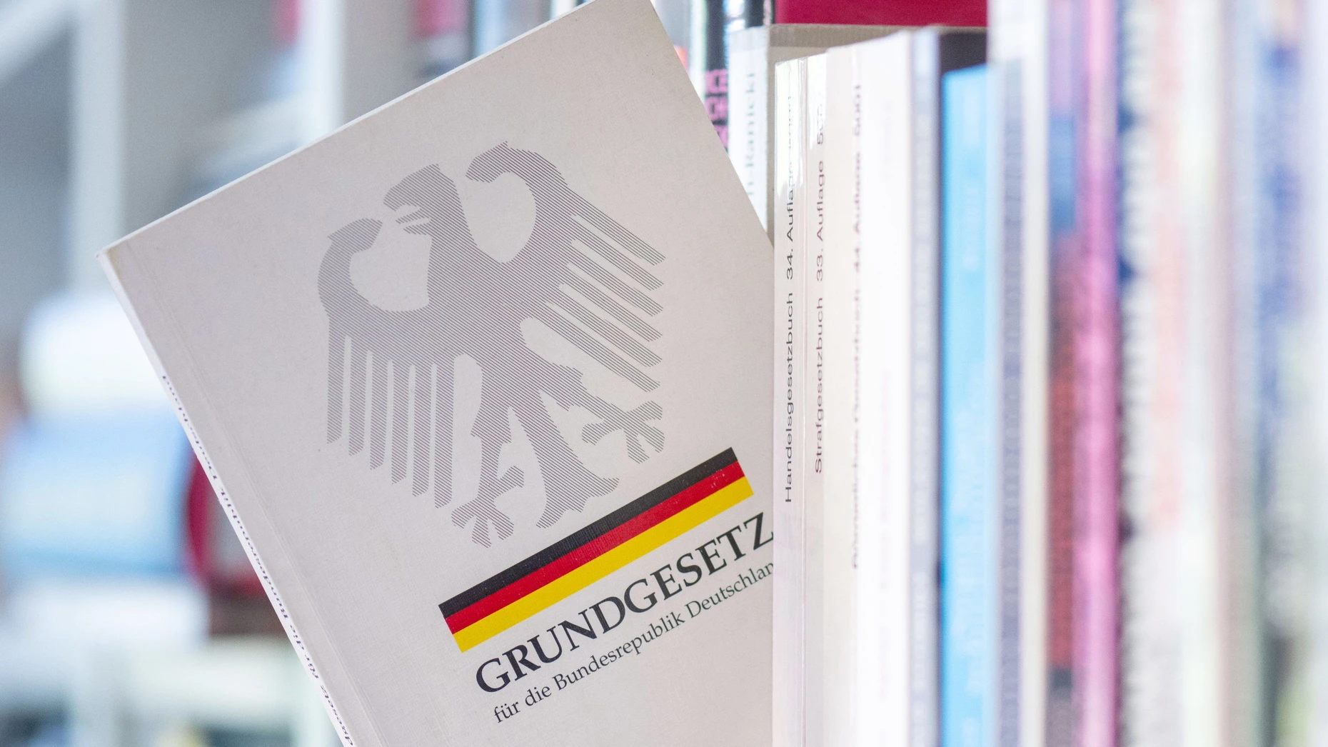 Das Grundgesetz kennt jenseits der NS-Wiedergutmachungsregelung kein subjektives Recht auf die deutsche Staatsangehörigkeit.
