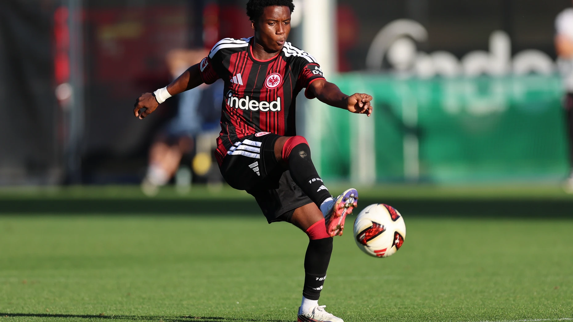 Kooperationsspieler: Lawrence Setordije im Trikot der Eintracht