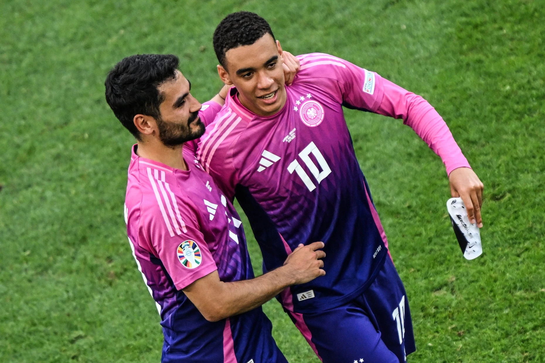 Der „Connector“: Ilkay Gündoğan sagt Jamal Musiala, wo es langgeht.