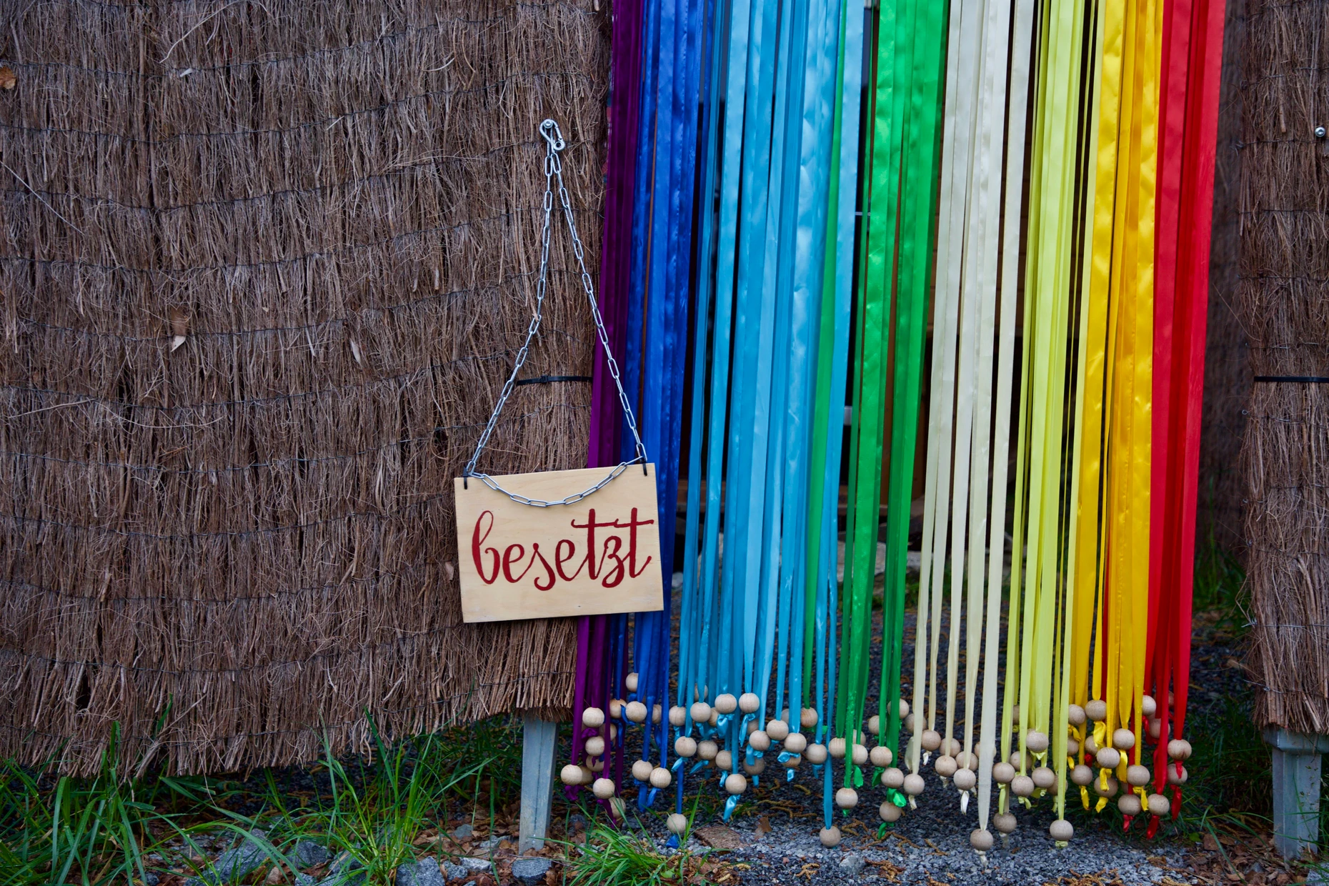 Für Privatsphäre sorgt ein Schild auf dem Anderswo Campingplatz.