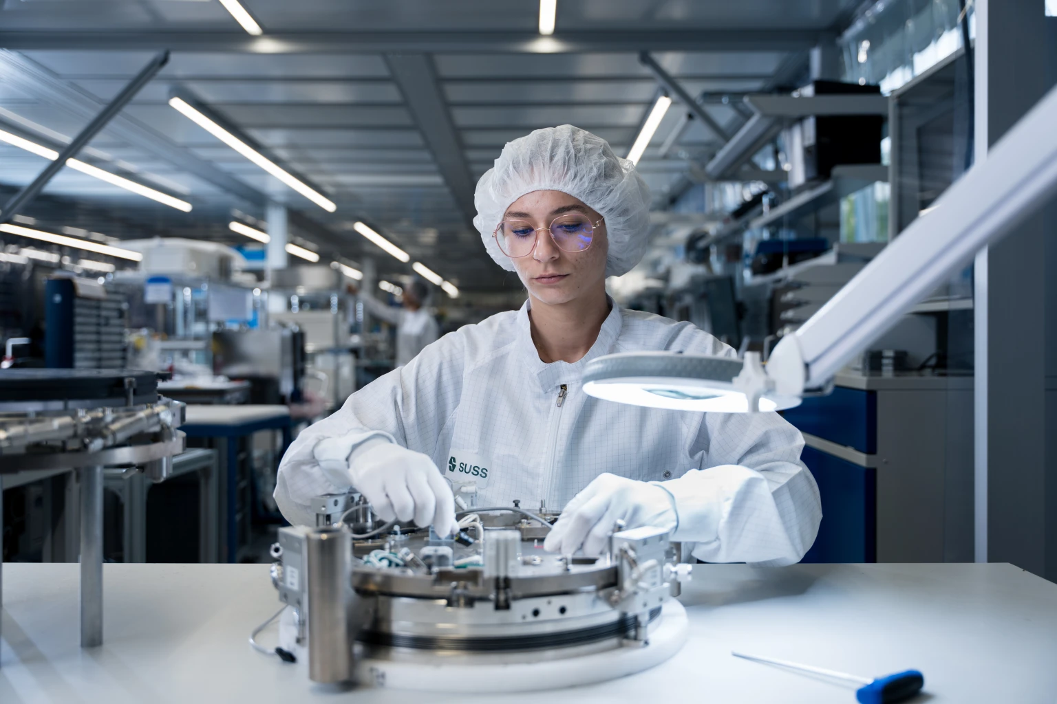 Stark Defence legt wert auf Handarbeit statt Roboter.