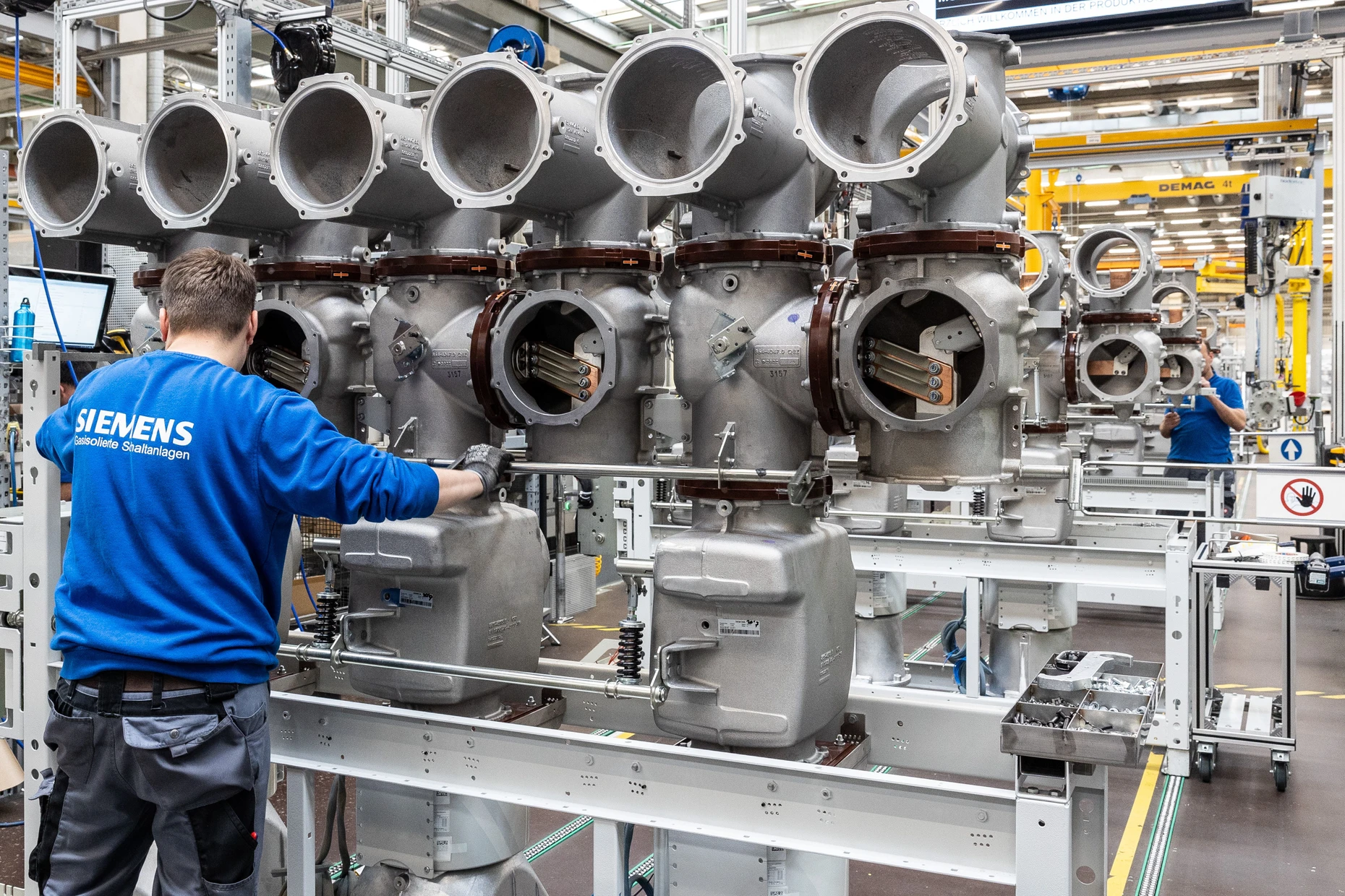 Zukunftstechnologie: Siemens investiert in den Bau von Schaltanlagen, unter anderem im Werk in Frankfurt-Fechenheim.