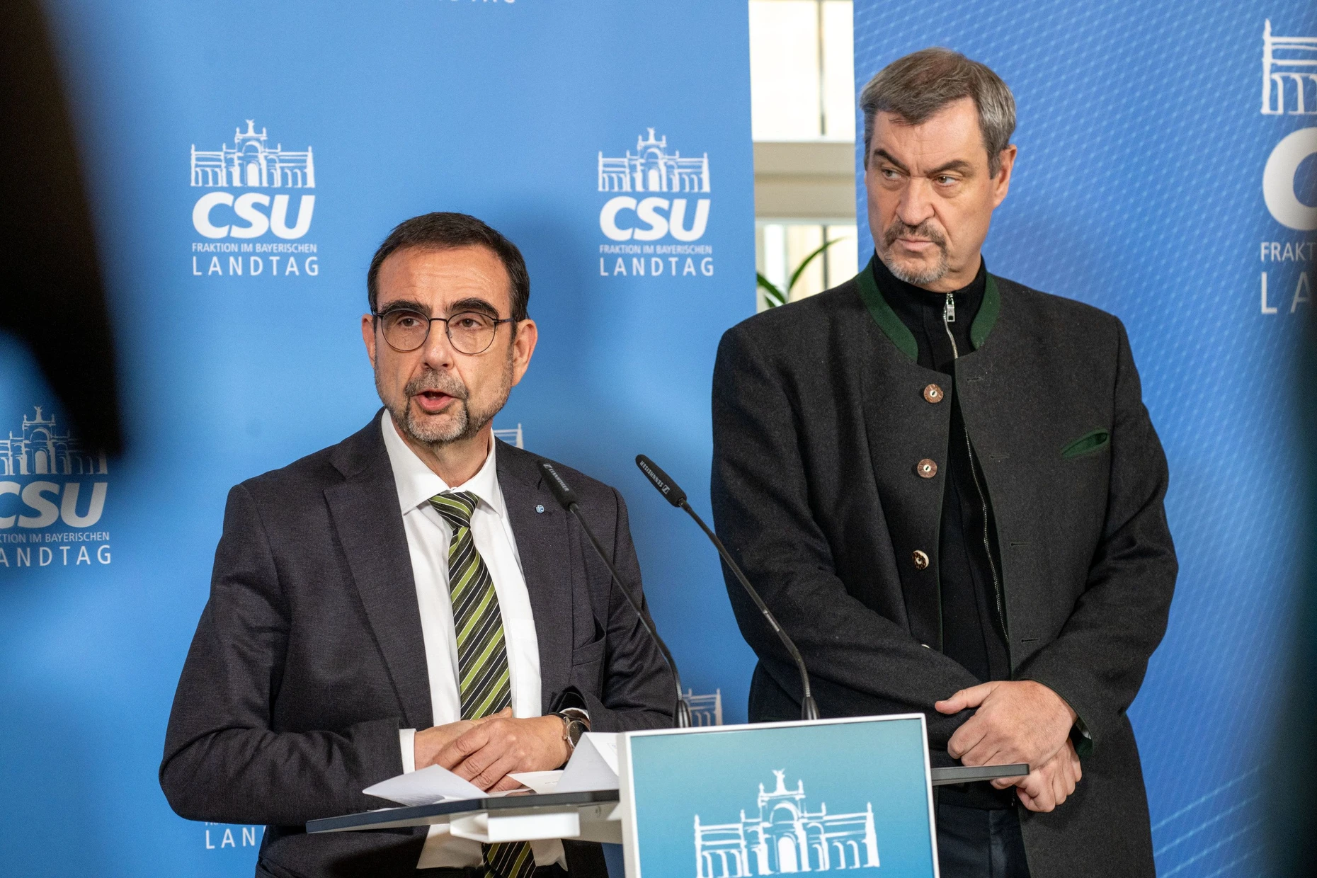 Holetschek und Söder bei einer Pressekonferenz Mitte Januar in Kloster Banz
